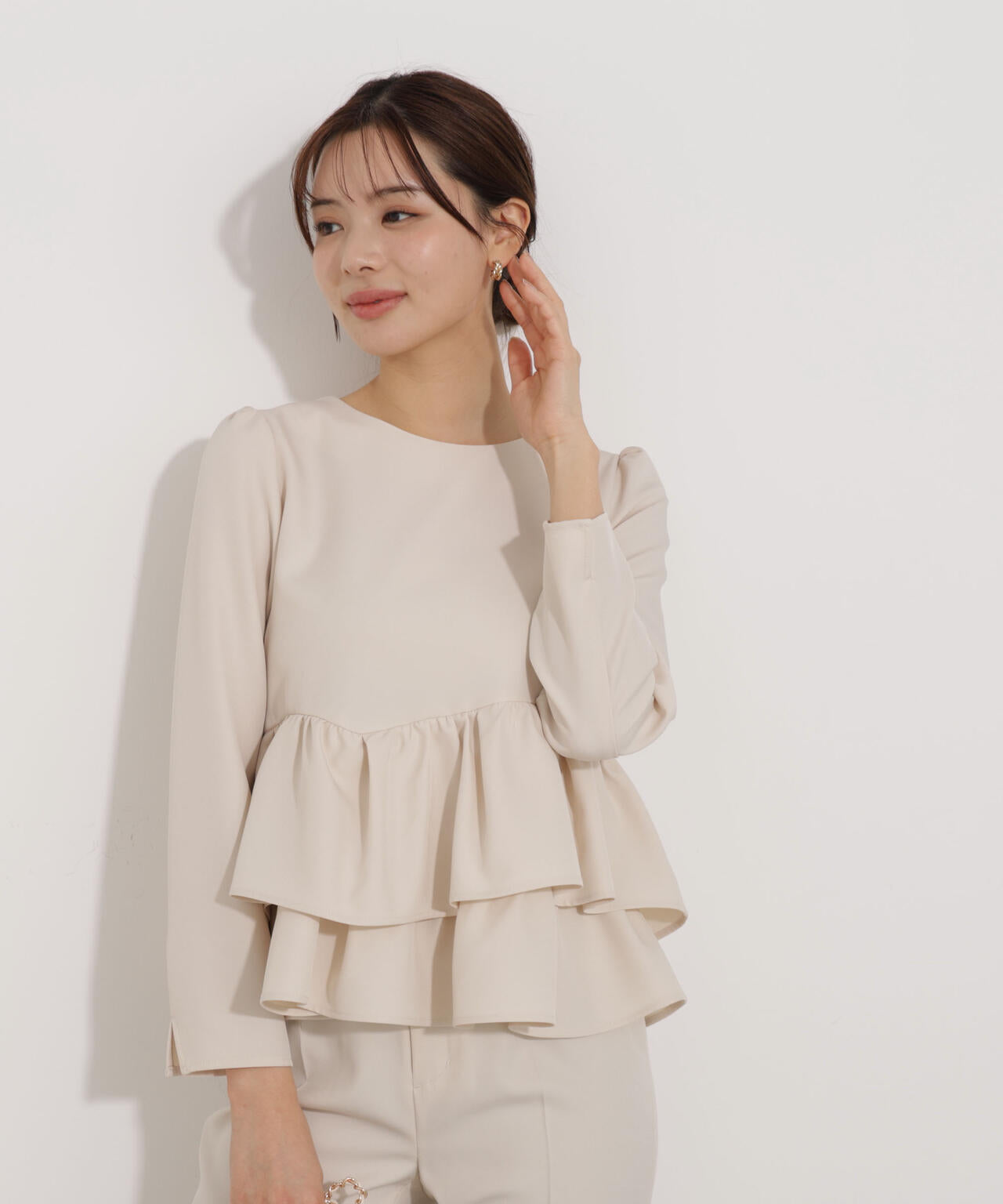 <ウォッシャブル>ランダムヘムペプラムブラウス