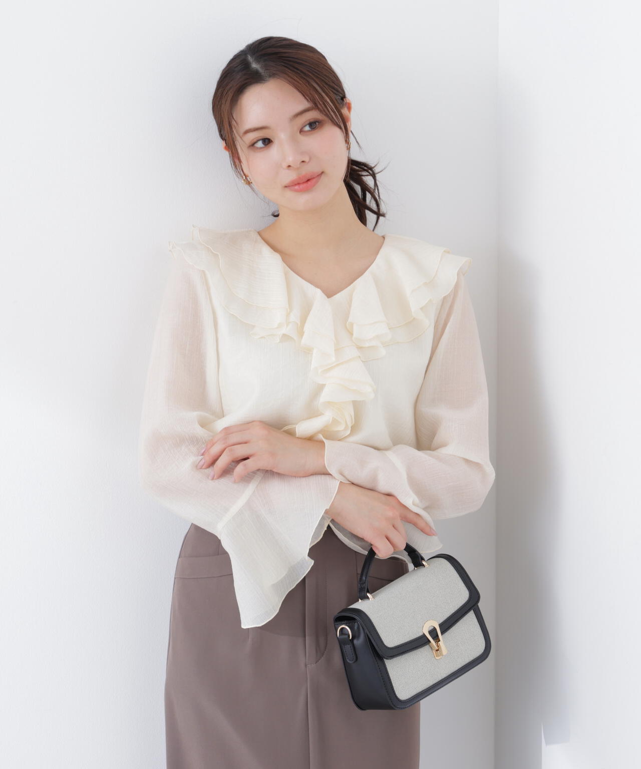 シアー楊柳ラッフルブラウス