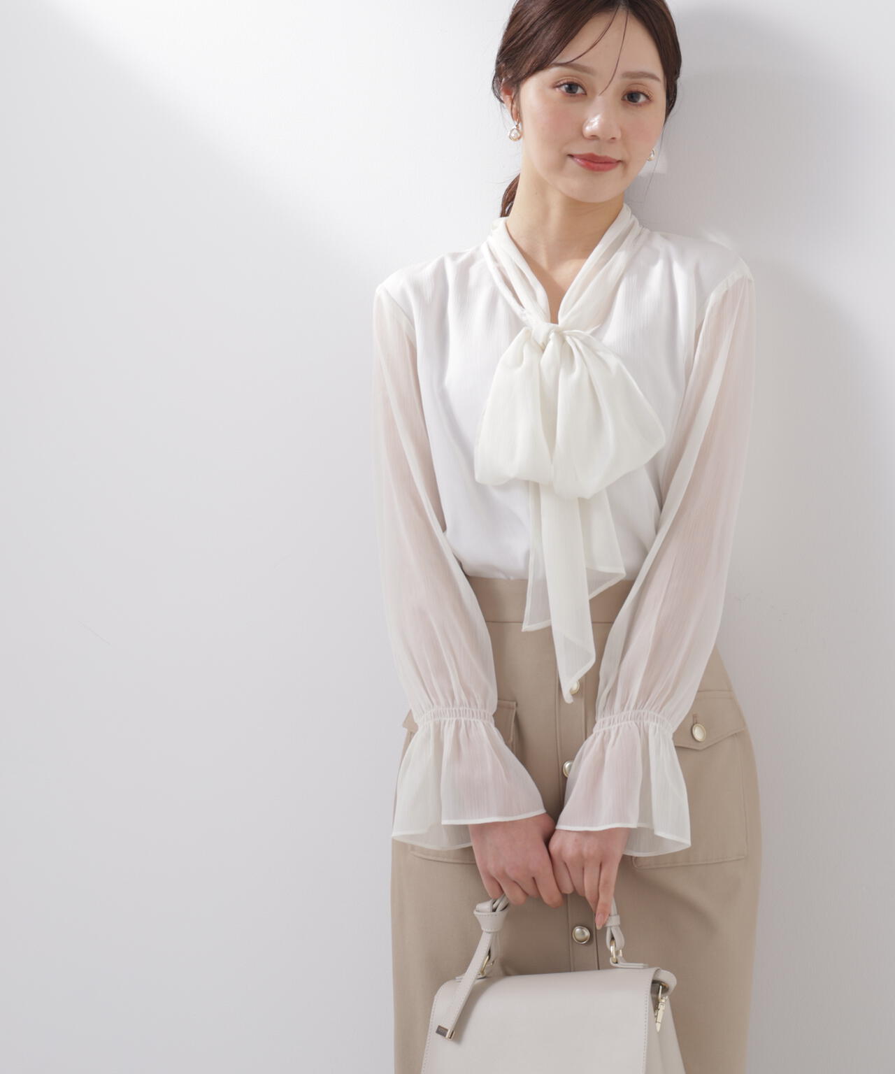 ビッグリボンブラウス