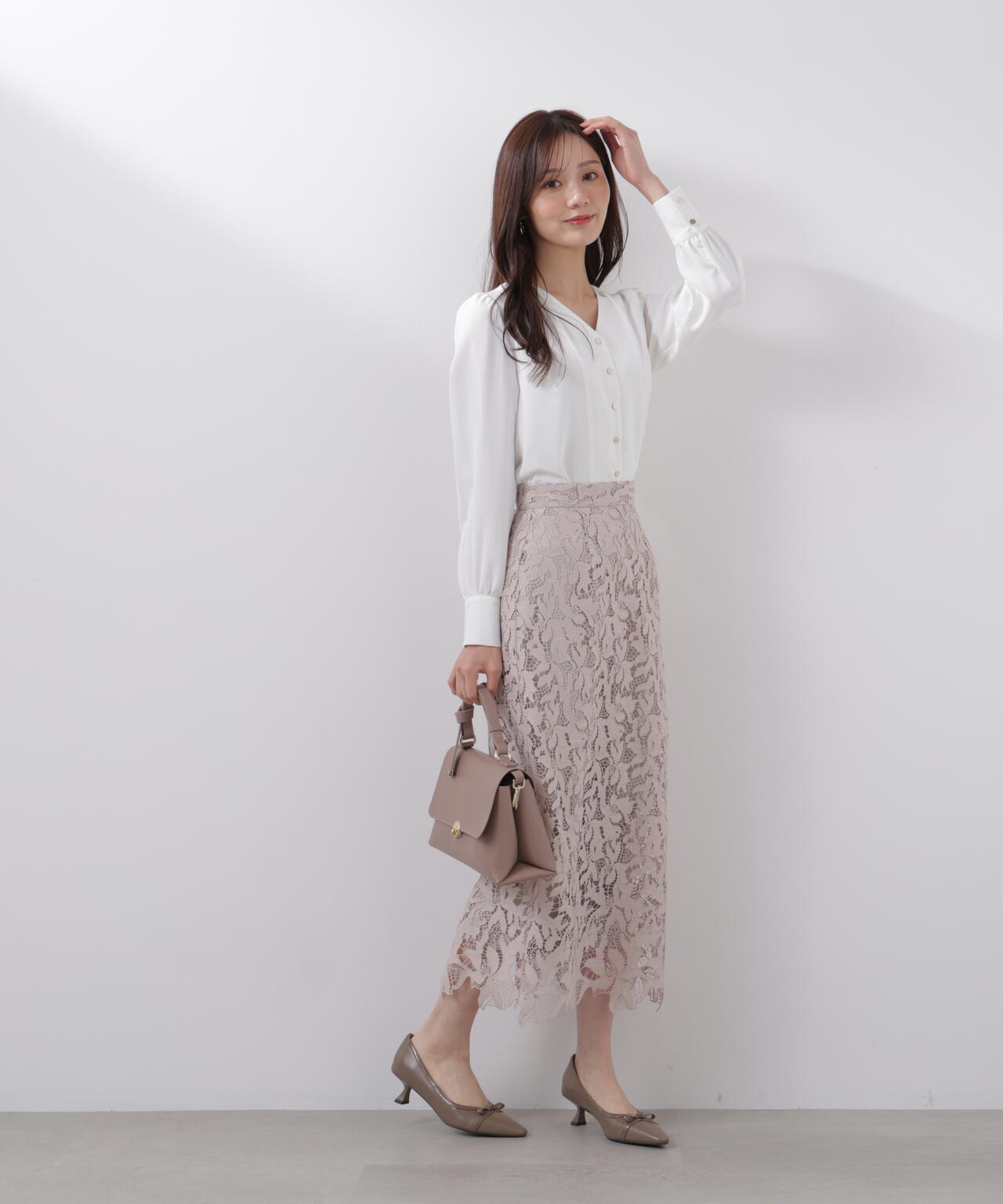 【6/5~6/7 オンライン限定2buy10%OFF対象】<ウォッシャブル>キラ釦タックブラウス