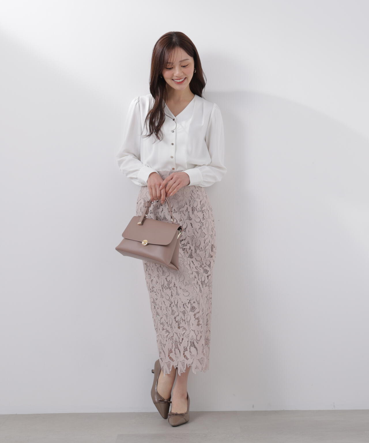 【6/5~6/7 オンライン限定2buy10%OFF対象】<ウォッシャブル>キラ釦タックブラウス