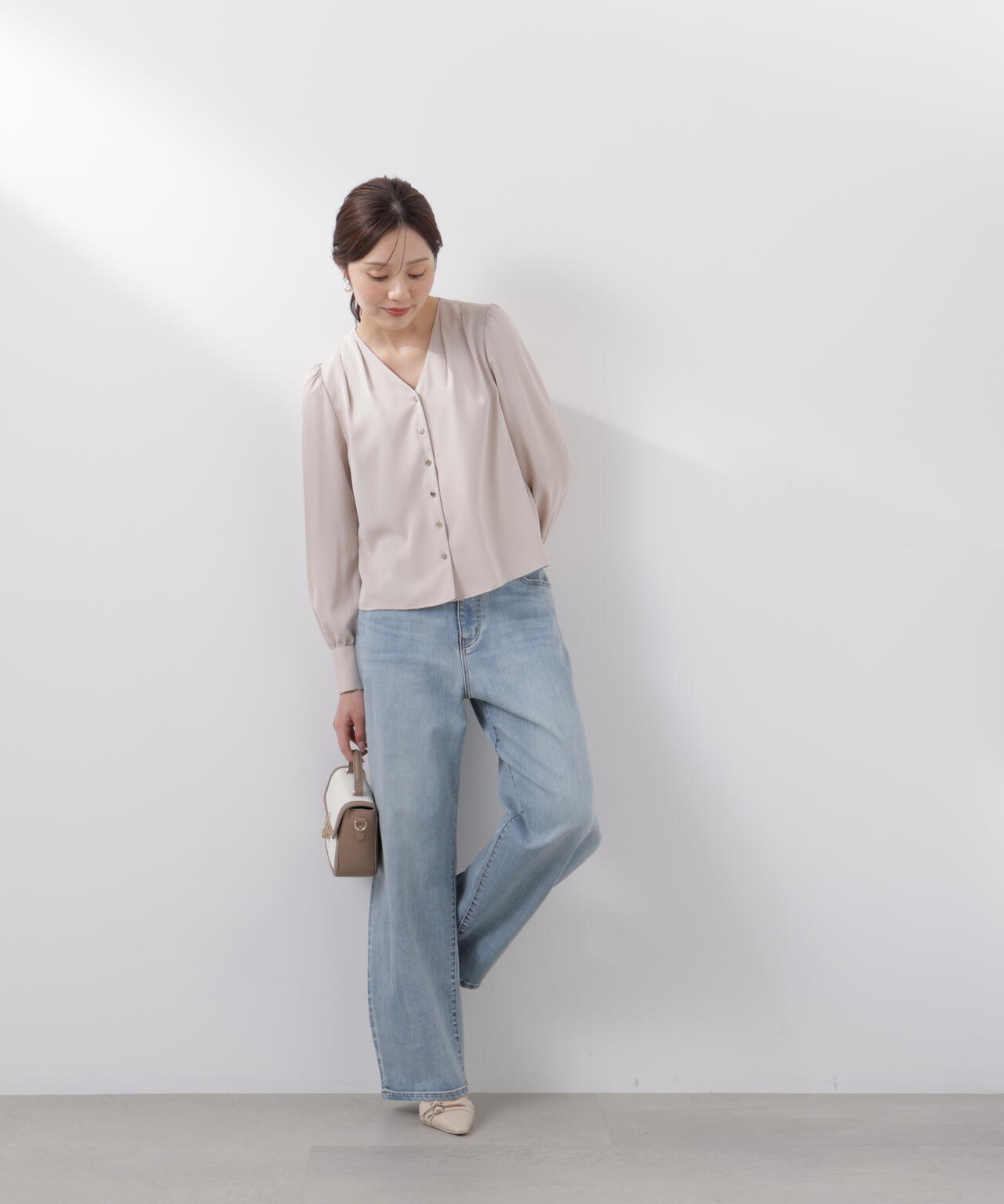 【6/5~6/7 オンライン限定2buy10%OFF対象】<ウォッシャブル>キラ釦タックブラウス