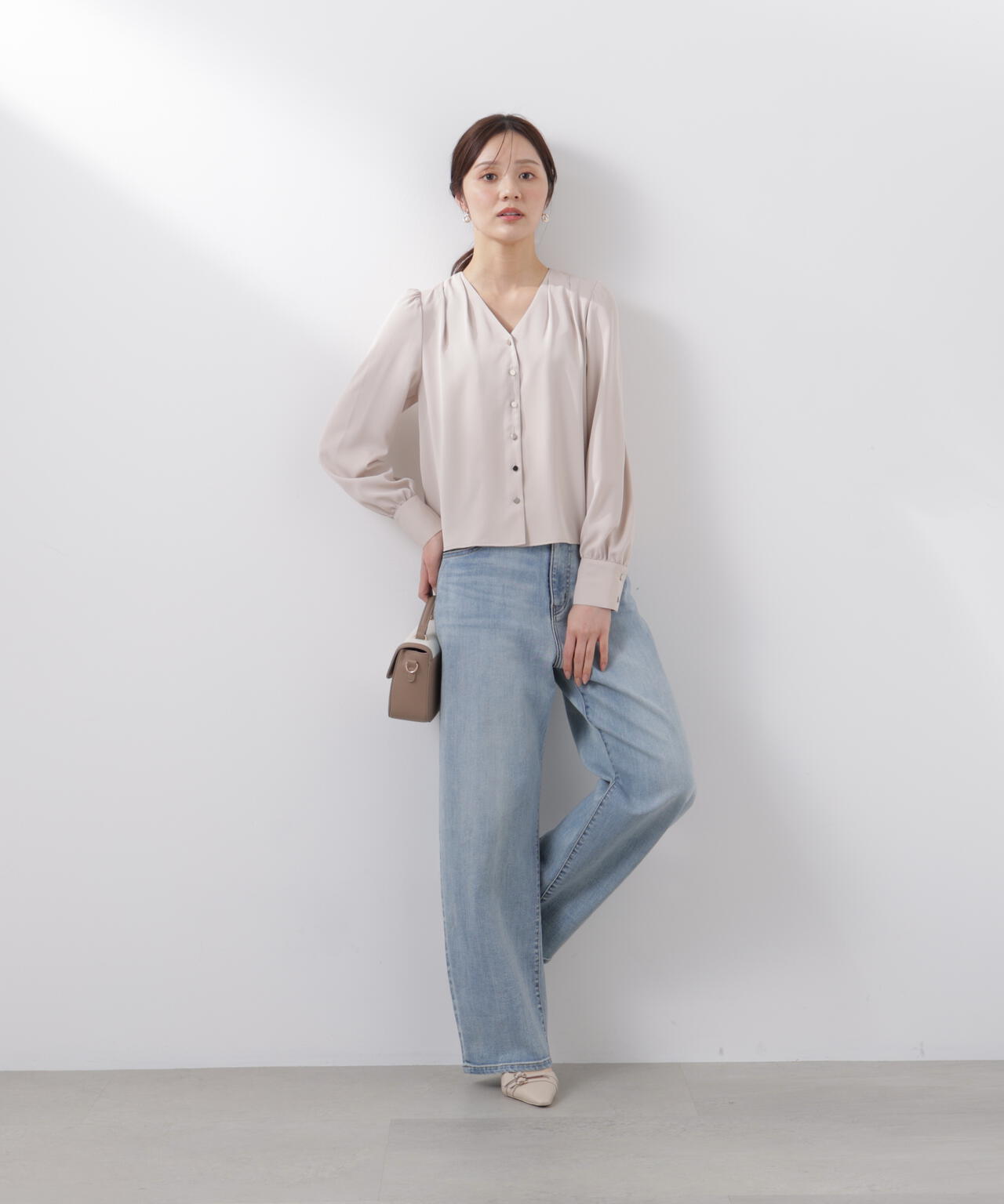 【6/5~6/7 オンライン限定2buy10%OFF対象】<ウォッシャブル>キラ釦タックブラウス