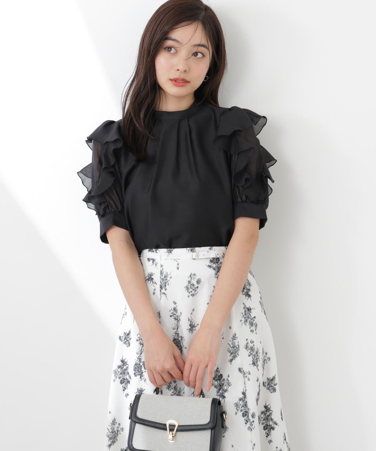 【6/5~6/7 オンライン限定2buy10%OFF対象】<ウォッシャブル>フリルスリーブタックブラウス