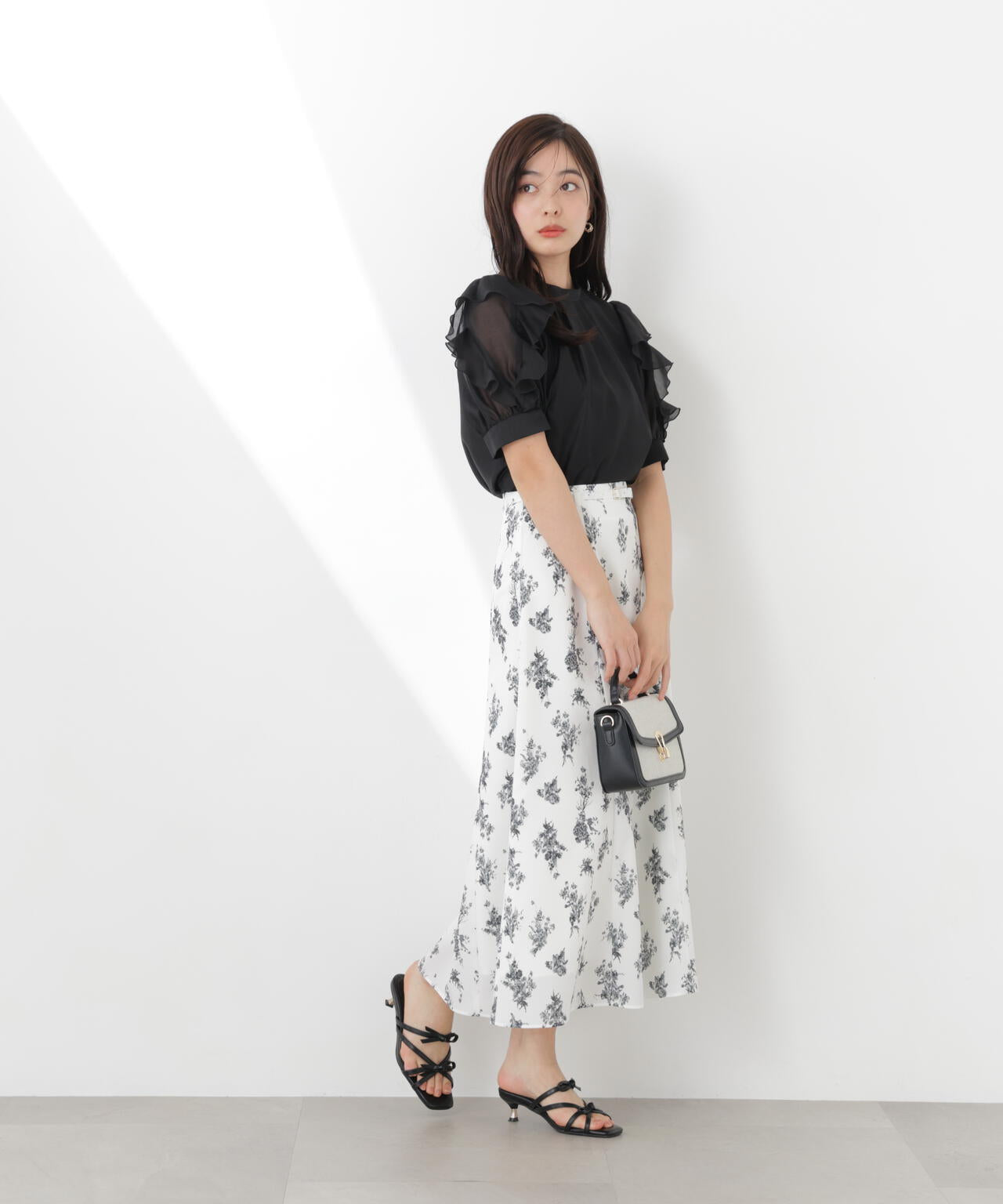 【6/5~6/7 オンライン限定2buy10%OFF対象】<ウォッシャブル>フリルスリーブタックブラウス