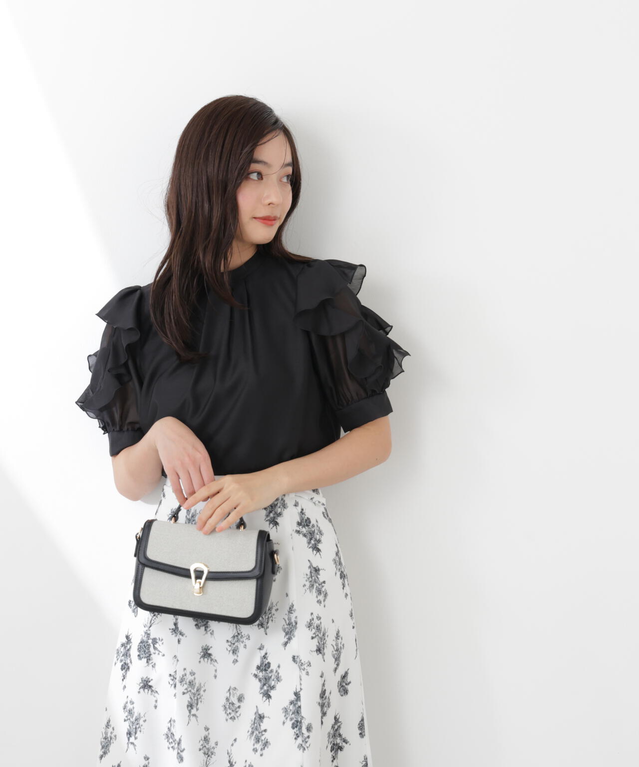 【6/5~6/7 オンライン限定2buy10%OFF対象】<ウォッシャブル>フリルスリーブタックブラウス
