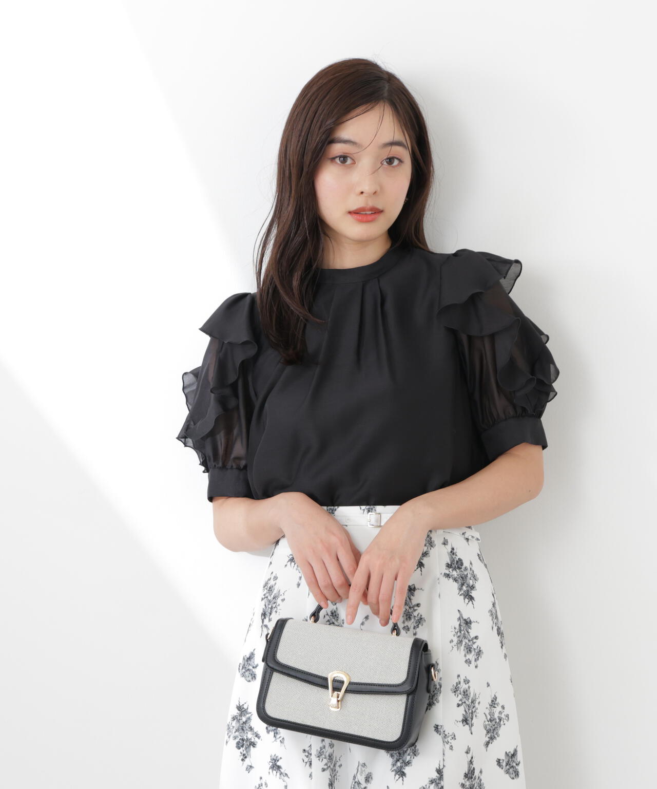 【6/5~6/7 オンライン限定2buy10%OFF対象】<ウォッシャブル>フリルスリーブタックブラウス