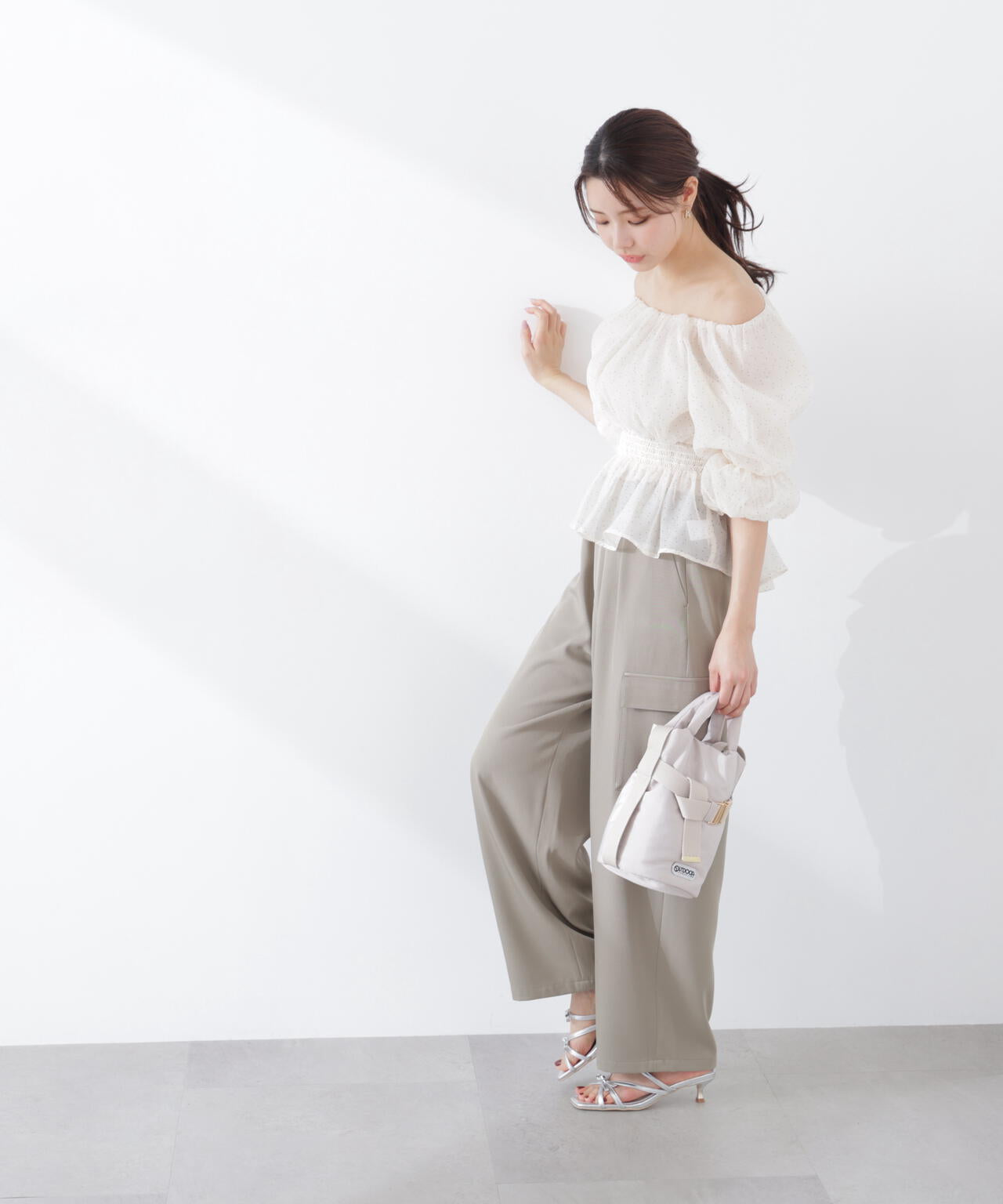 <加藤栞さん着用>2wayオフショルフィッシュテールブラウス