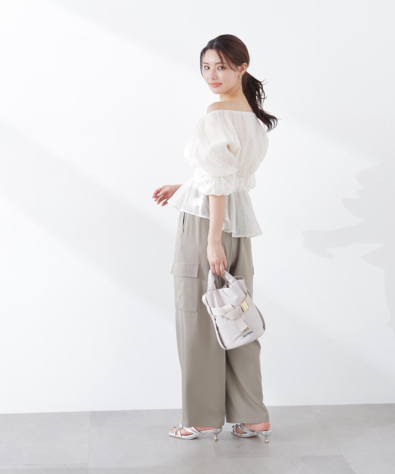 <加藤栞さん着用>2wayオフショルフィッシュテールブラウス