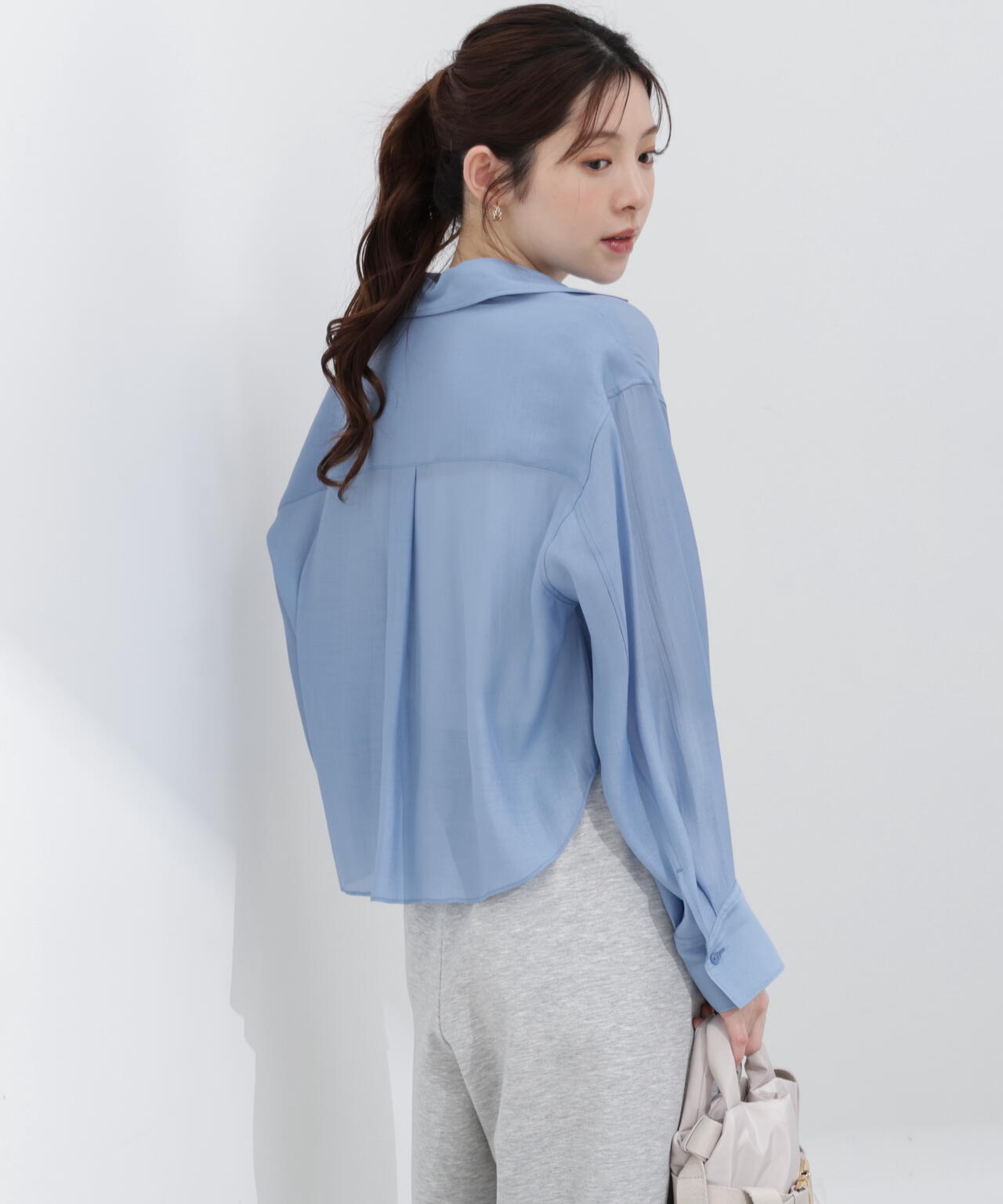 【6/5~6/7 オンライン限定2buy10%OFF対象】<青島心さん着用>短丈シアーシャツ