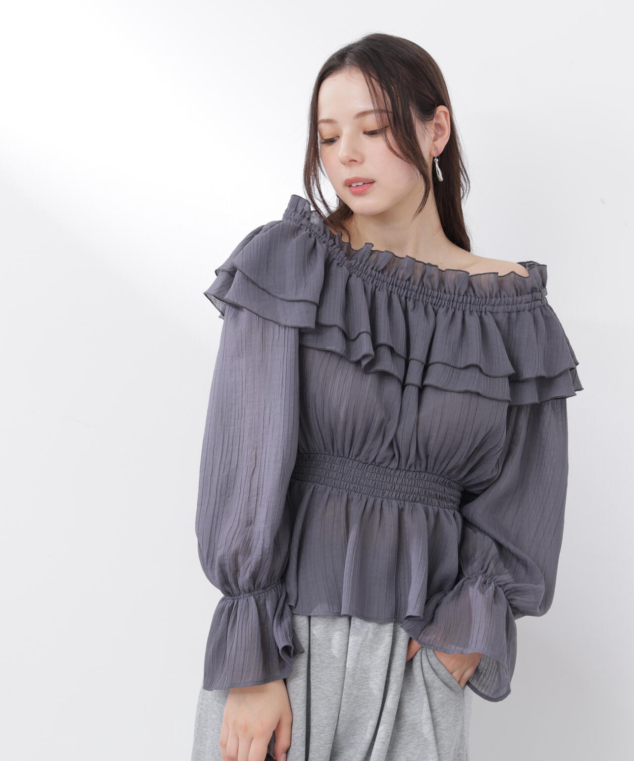 <ウォッシャブル>《EDIT COLOGNE》オフショルシアーシャーリングブラウス【WEB・一部店舗限定】