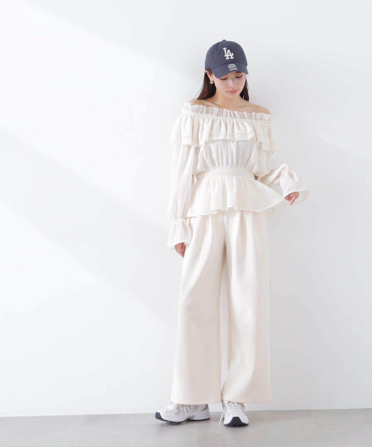 <ウォッシャブル>《EDIT COLOGNE》オフショルシアーシャーリングブラウス【WEB・一部店舗限定】