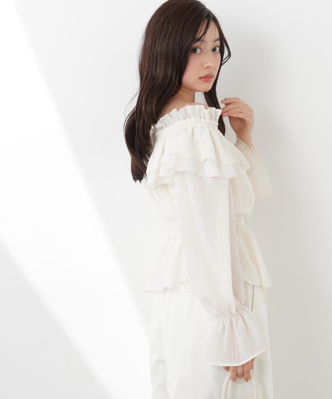 <ウォッシャブル>《EDIT COLOGNE》オフショルシアーシャーリングブラウス【WEB・一部店舗限定】