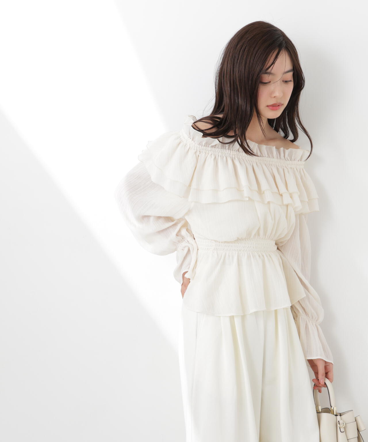 <ウォッシャブル>《EDIT COLOGNE》オフショルシアーシャーリングブラウス【WEB・一部店舗限定】