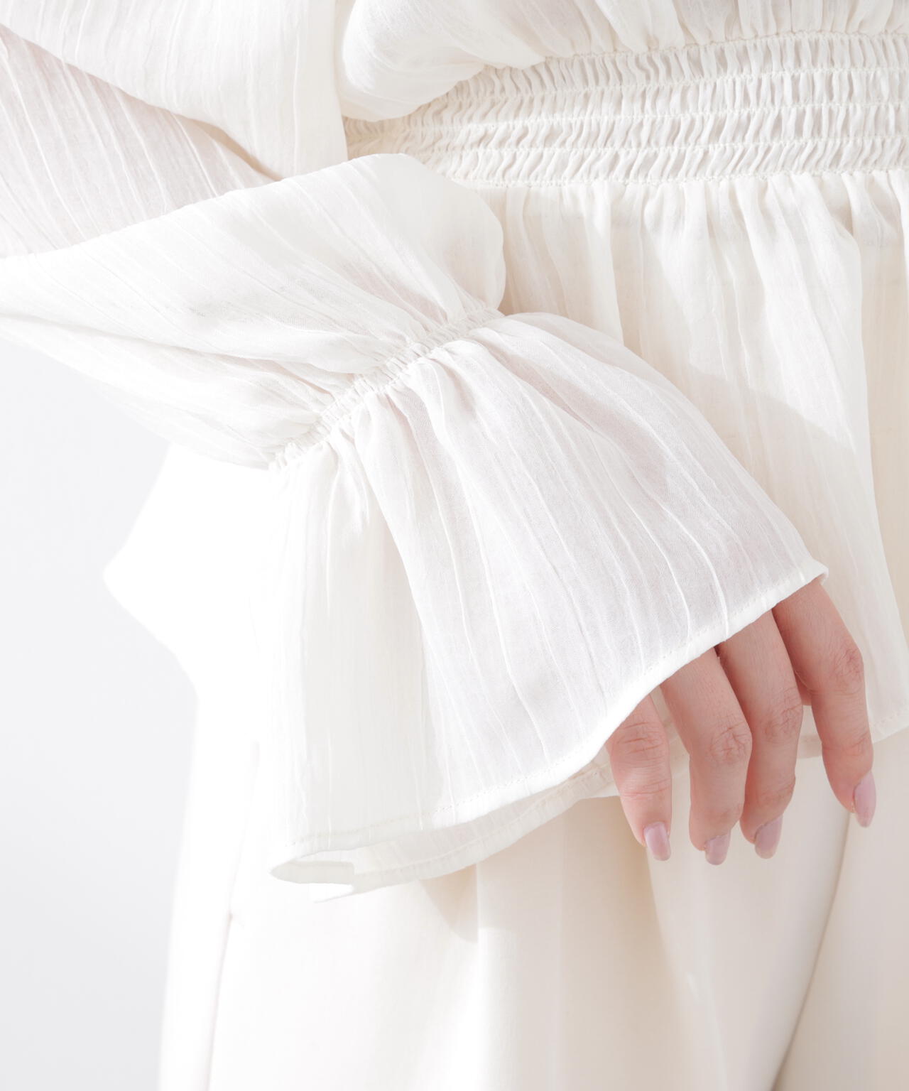 <ウォッシャブル>《EDIT COLOGNE》オフショルシアーシャーリングブラウス【WEB・一部店舗限定】