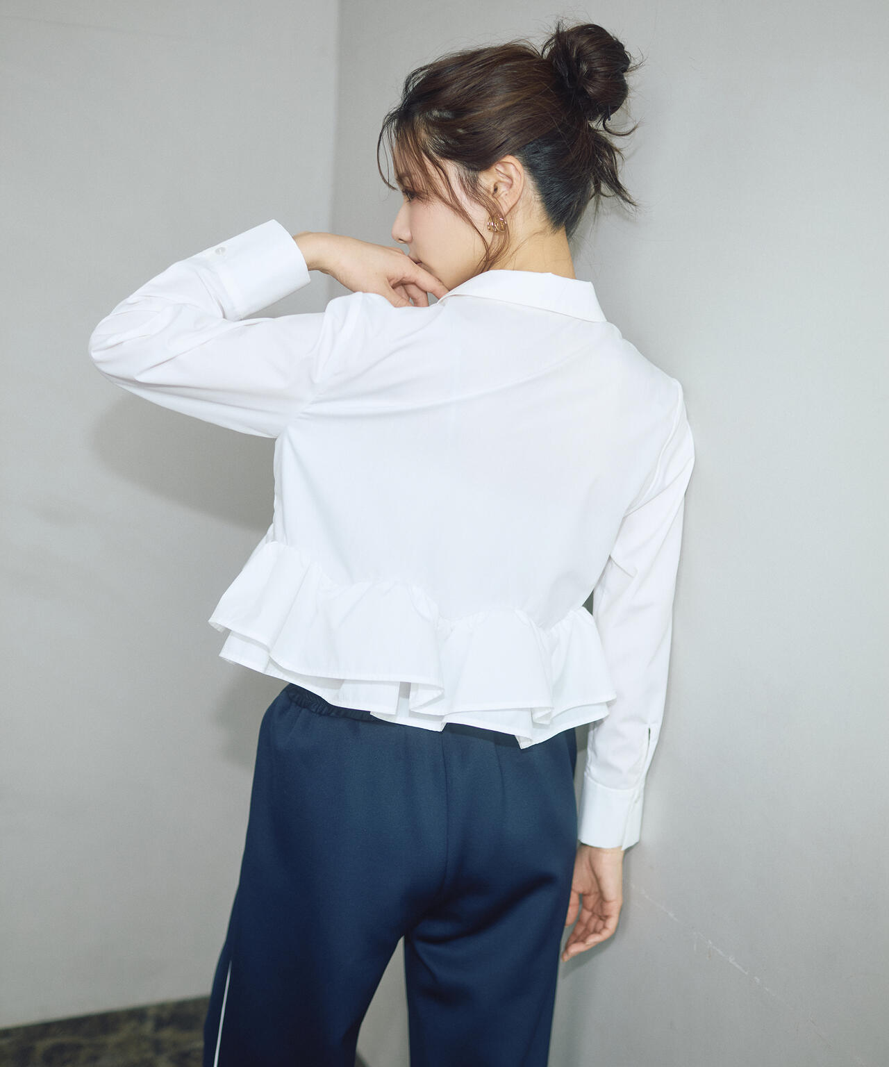 〈a/mie〉ホイップフリルシャツ