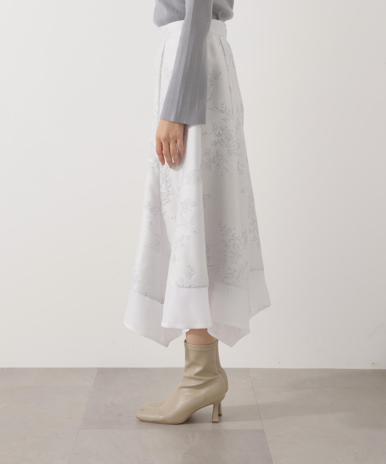 ハンカチーフヘムスカート