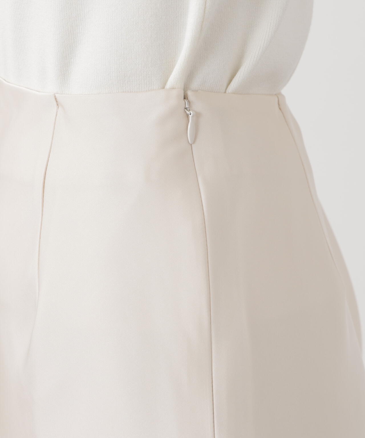 ナローサテンスカート