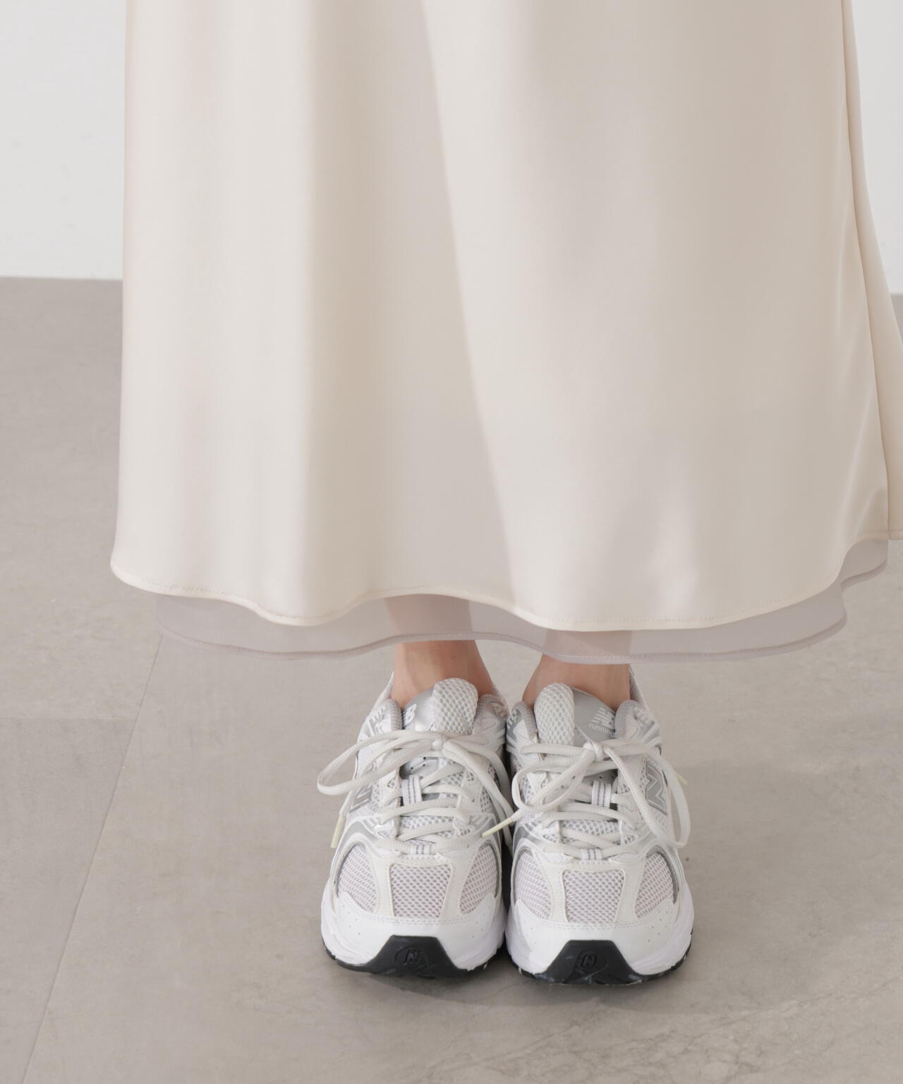 ナローサテンスカート