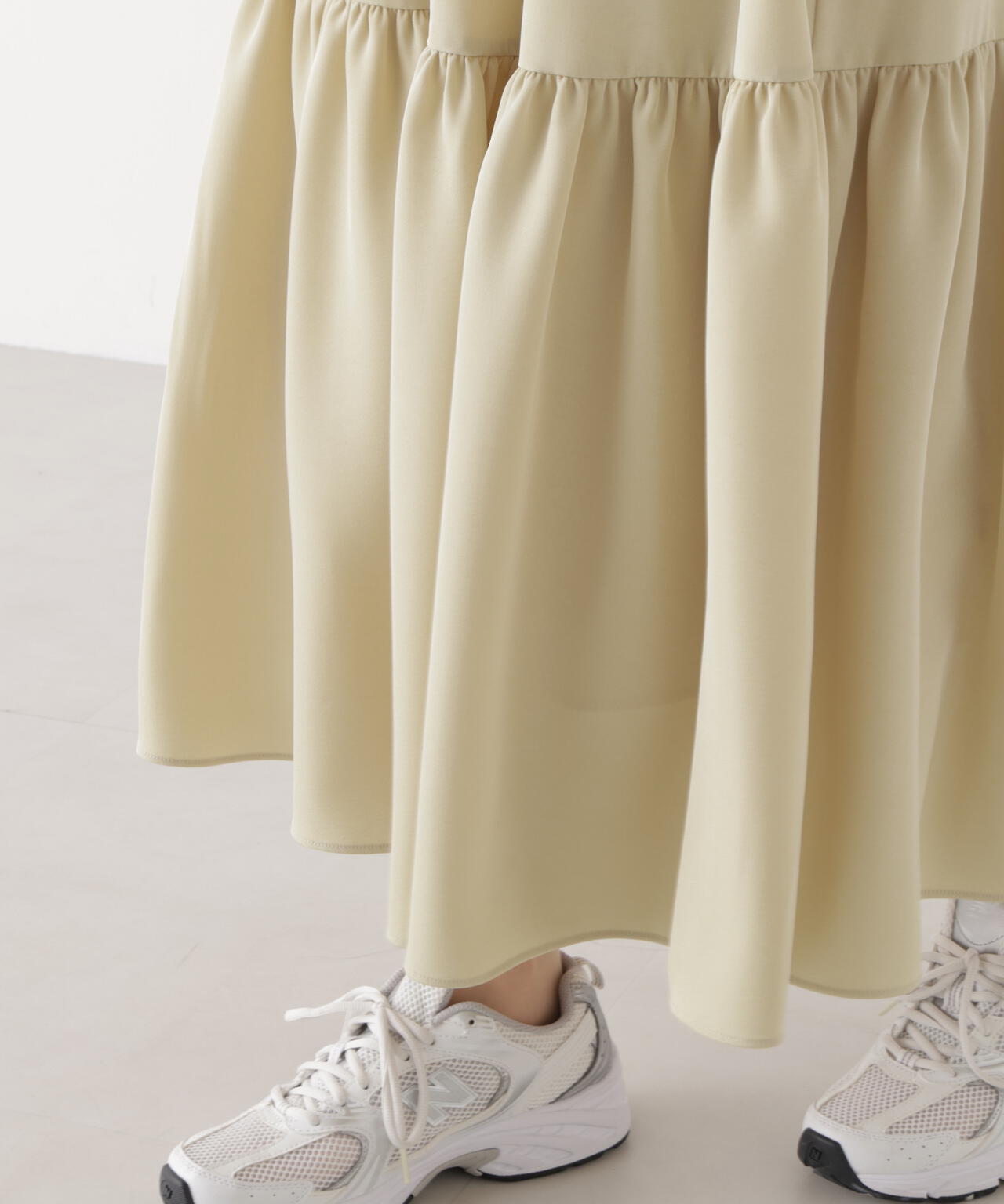 ニュアンスサテンティアードスカート