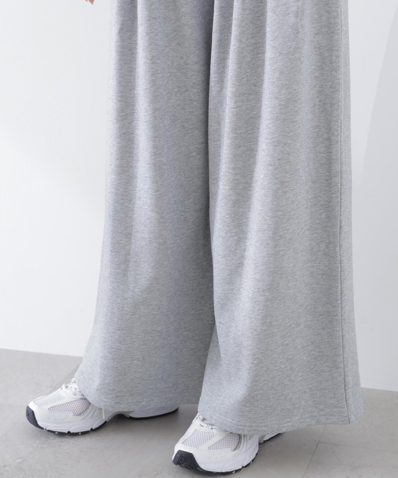 《EDIT COLOGNE》スウェットタックパンツ【WEB・一部店舗限定】