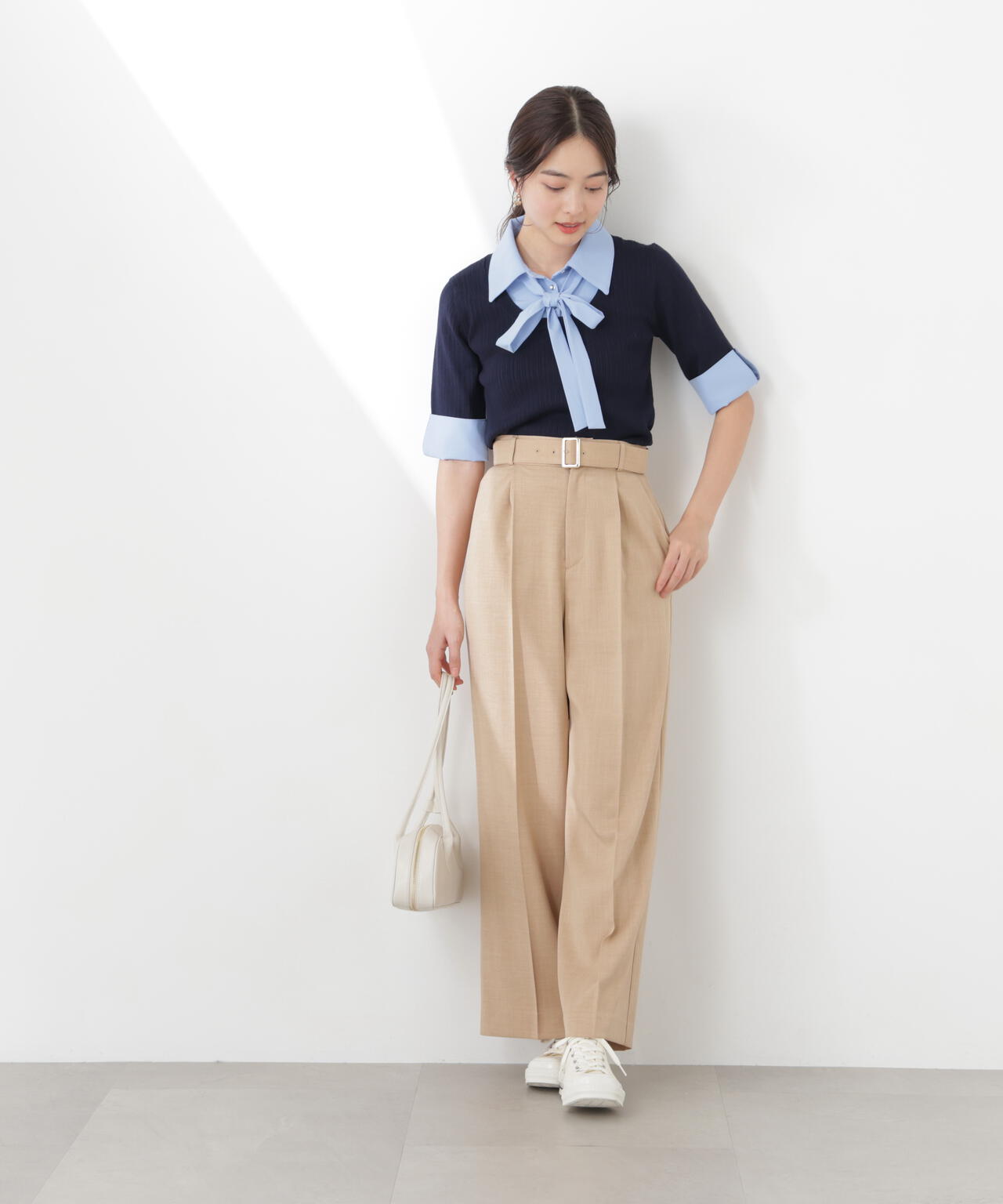 <ウォッシャブル>ベルト付きタックワイドパンツ