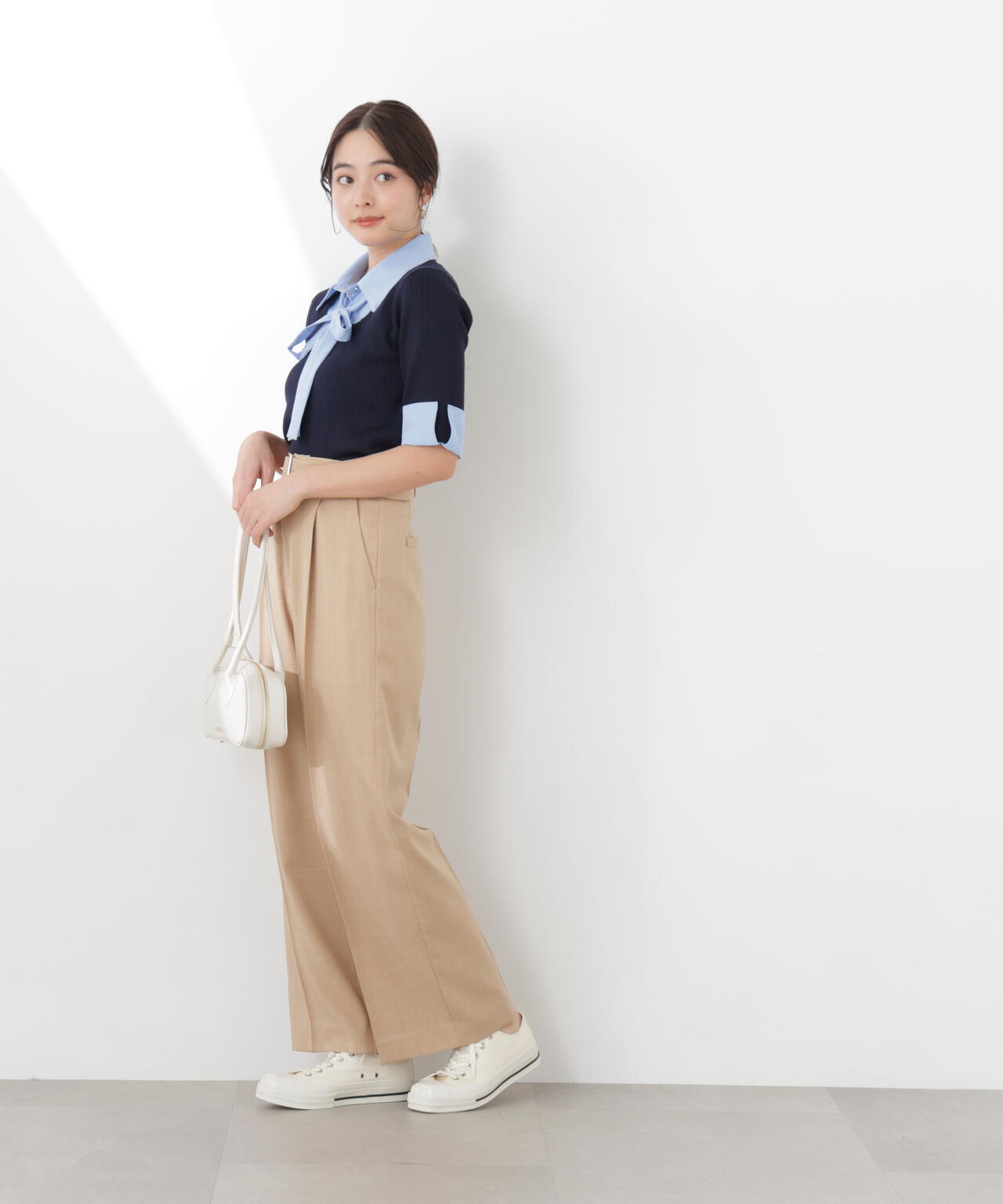 <ウォッシャブル>ベルト付きタックワイドパンツ