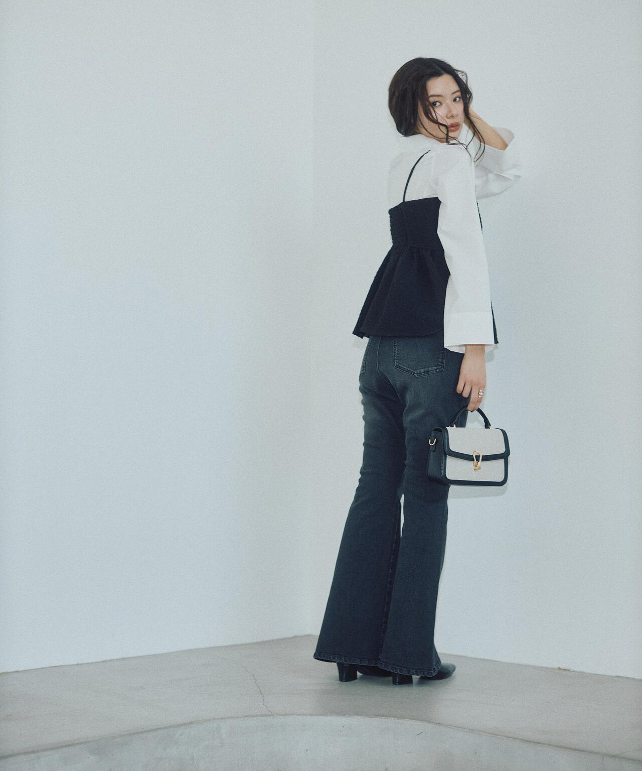 〈a/mie〉フレアデニムパンツ