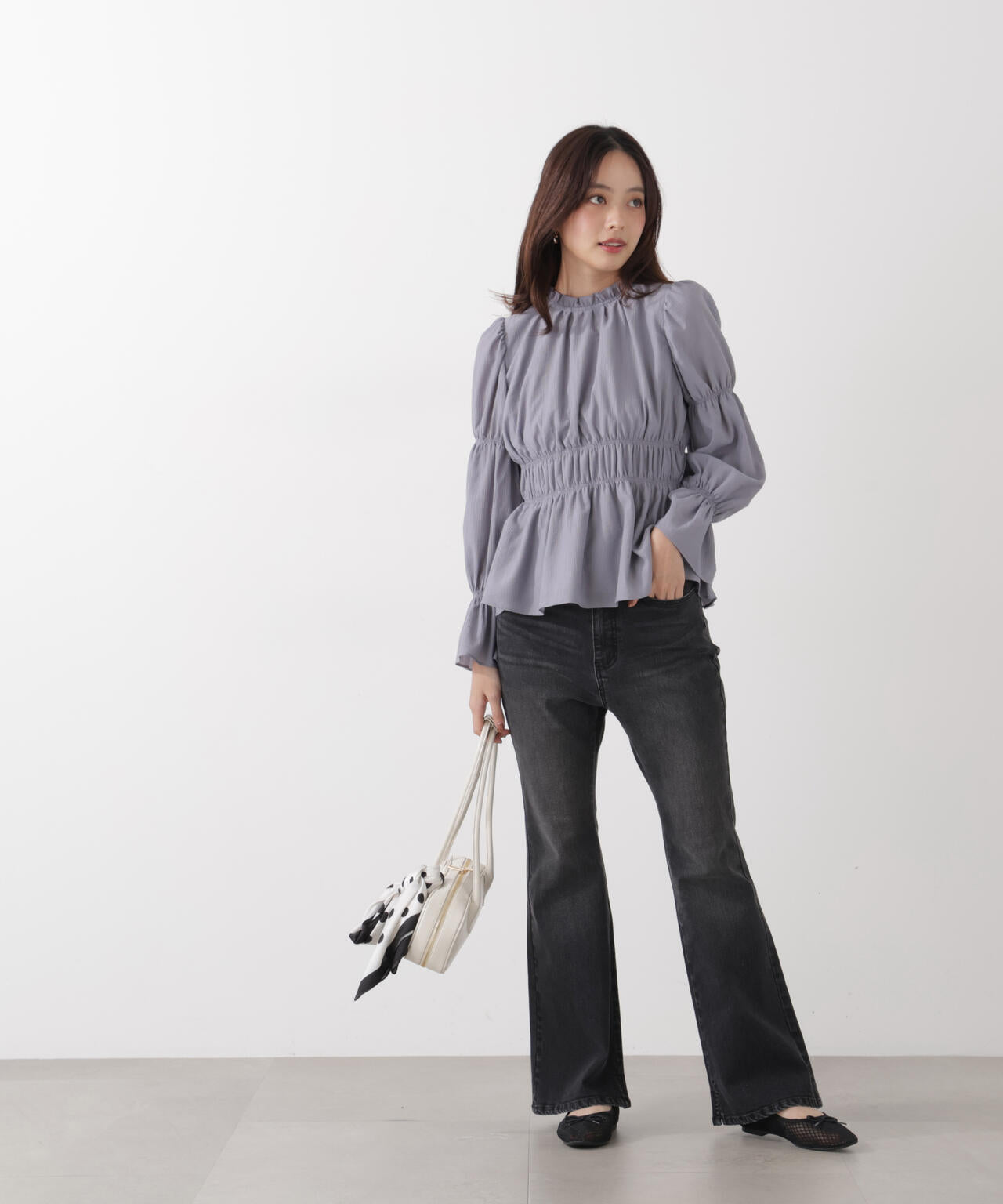 〈a/mie〉フレアデニムパンツ