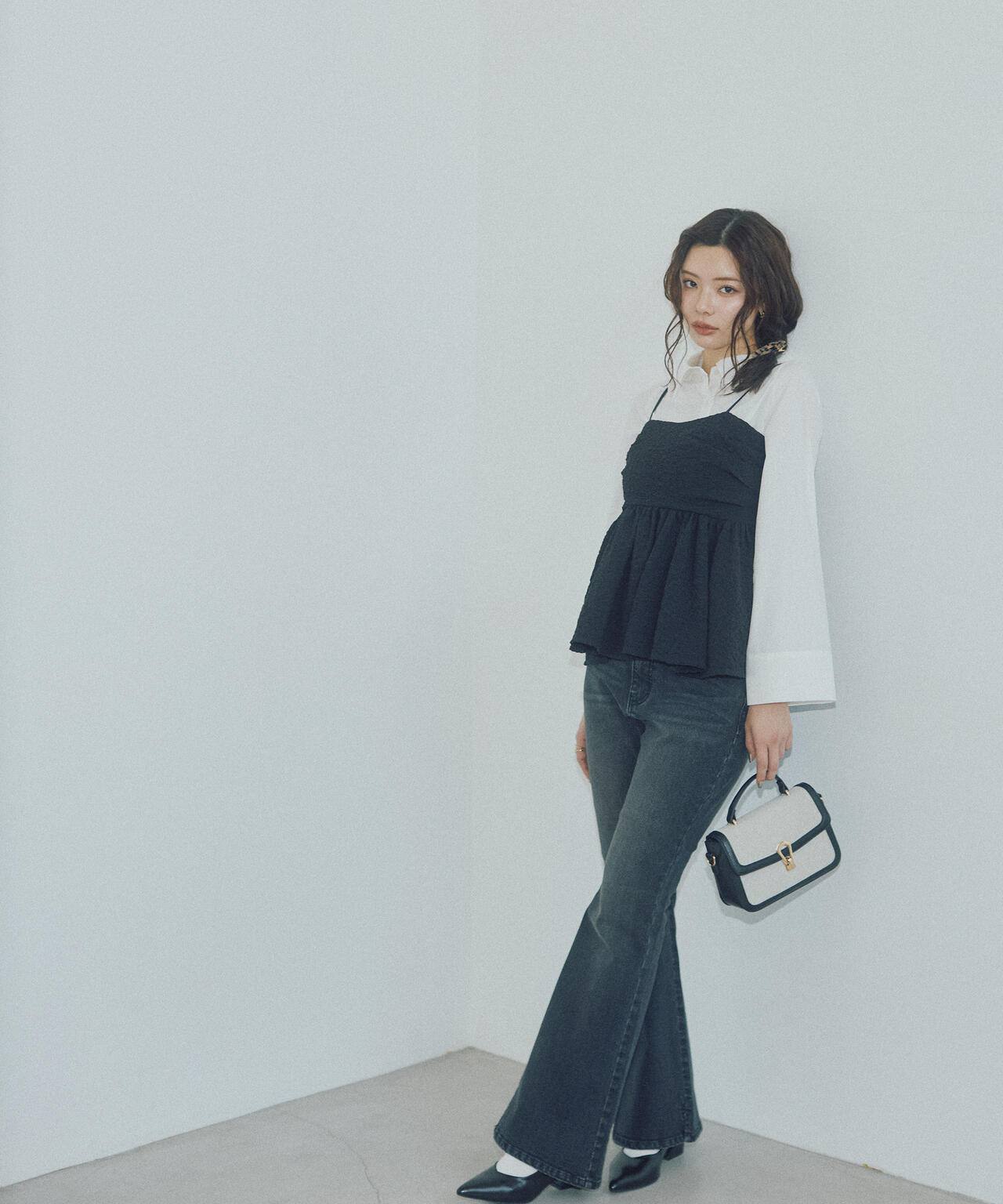 〈a/mie〉フレアデニムパンツ