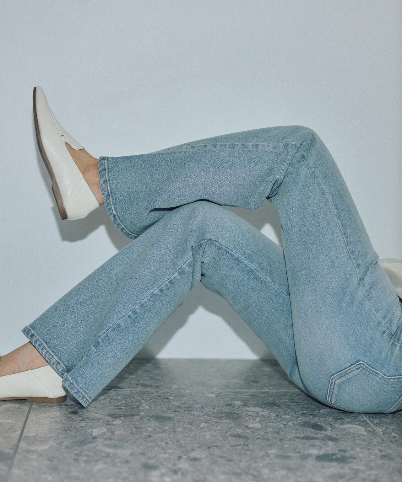 〈a/mie〉フレアデニムパンツ