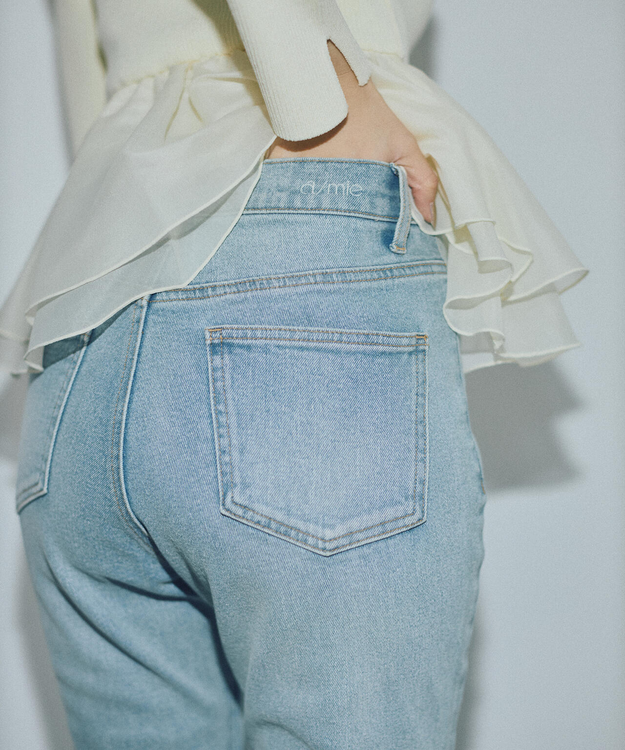 〈a/mie〉フレアデニムパンツ