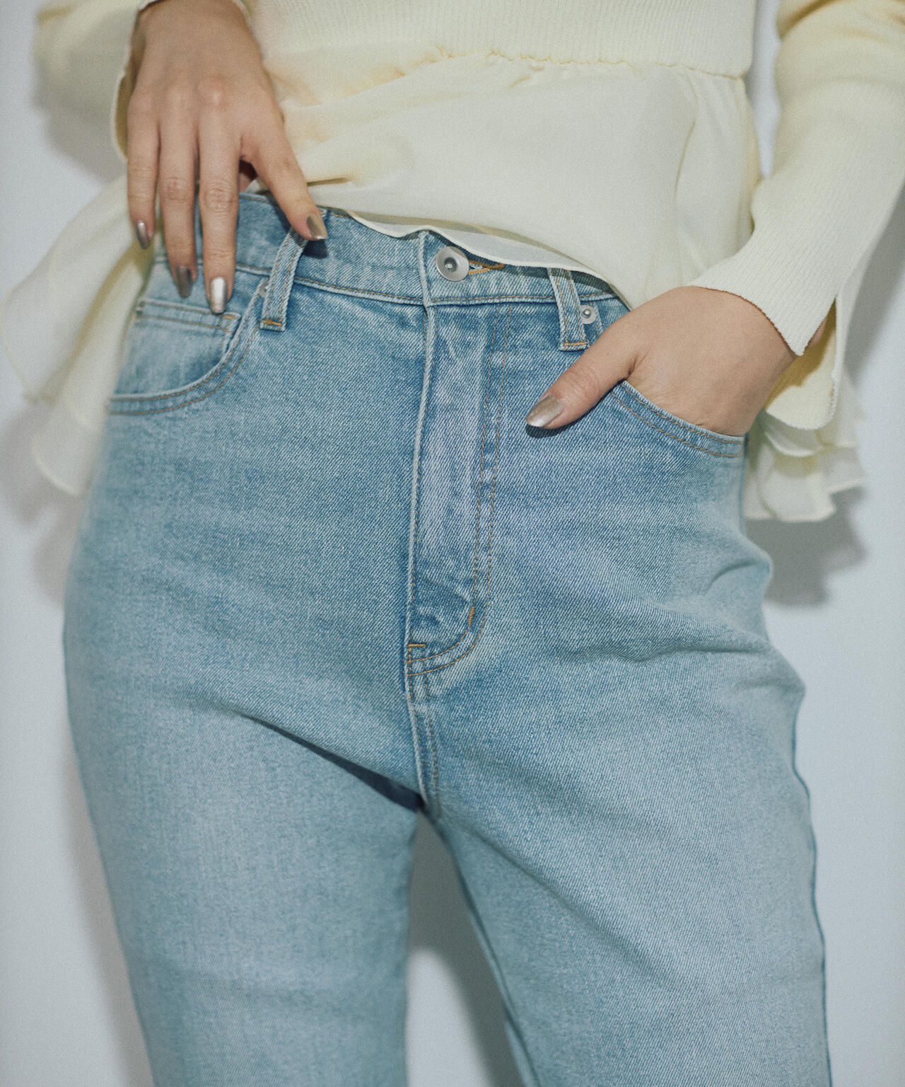 〈a/mie〉フレアデニムパンツ