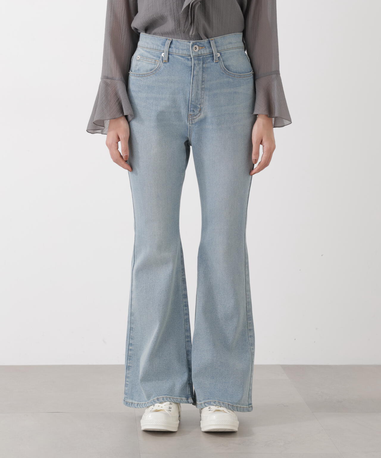 〈a/mie〉フレアデニムパンツ