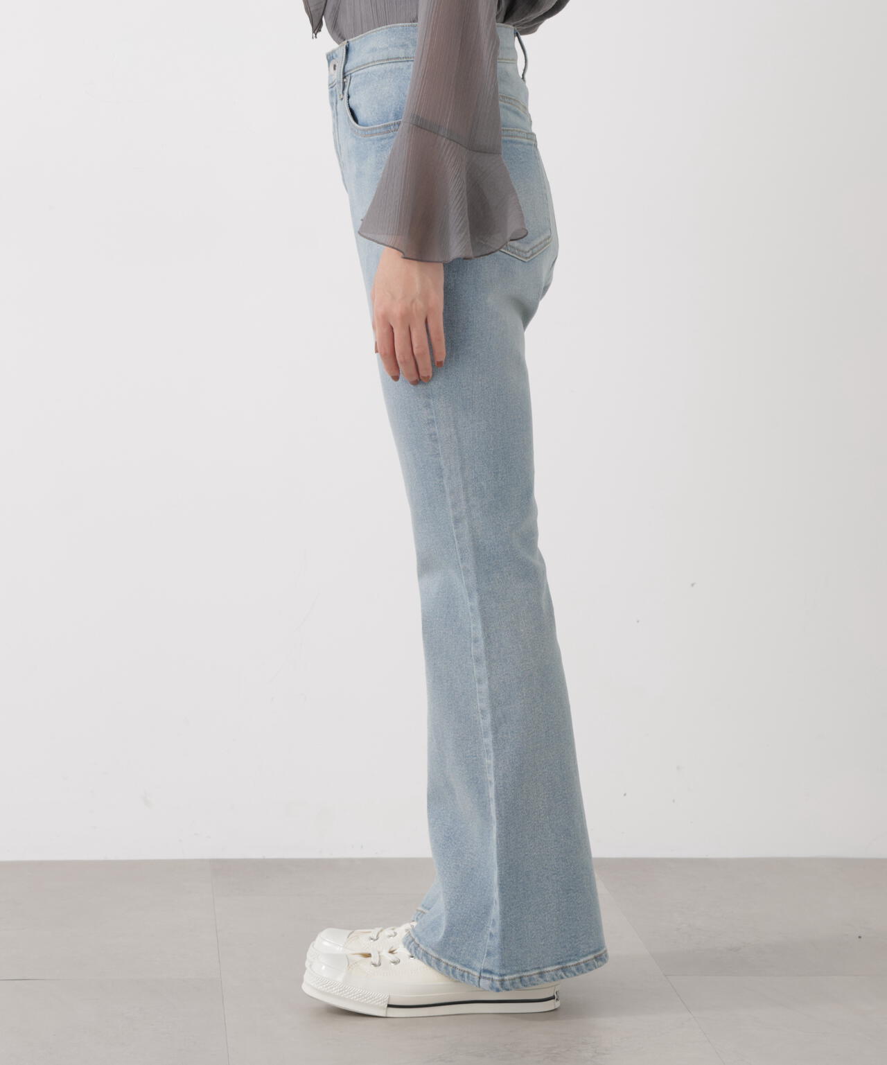 〈a/mie〉フレアデニムパンツ