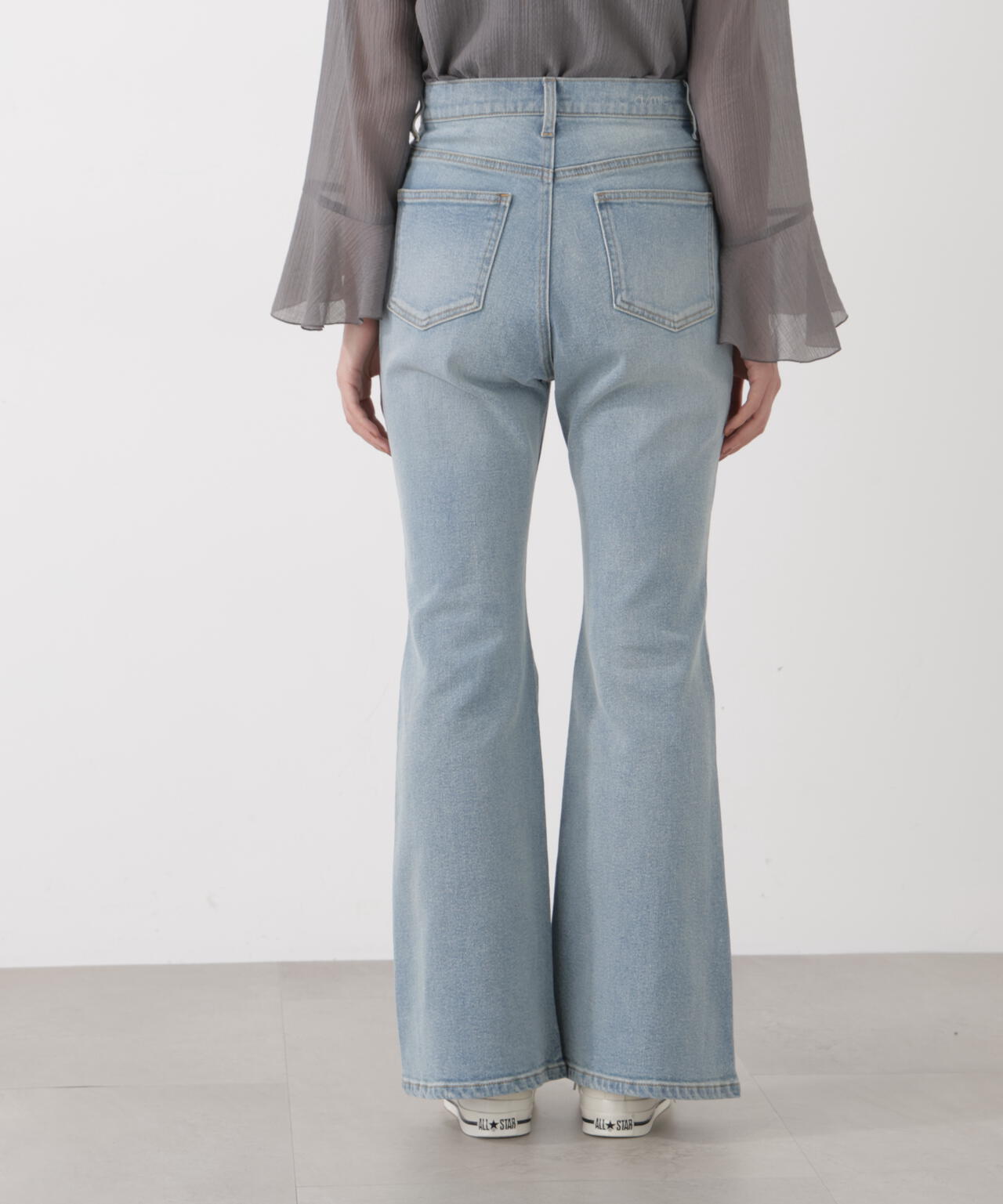 〈a/mie〉フレアデニムパンツ