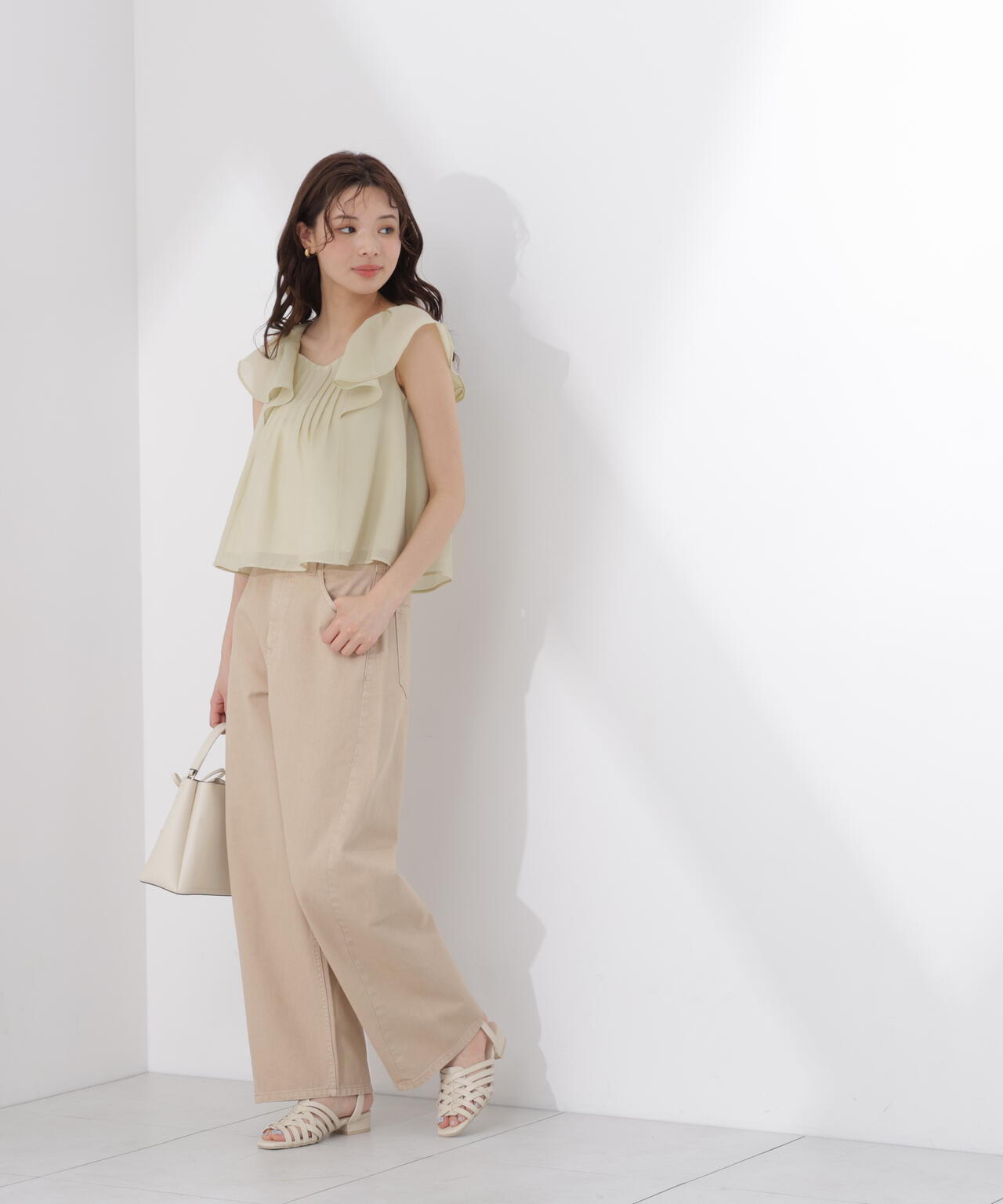 【6/5~6/7 オンライン限定2buy10%OFF対象】<青島心さん着用>〈a/mie〉ワイドバレルパンツ【ベージュ:WEB限定】