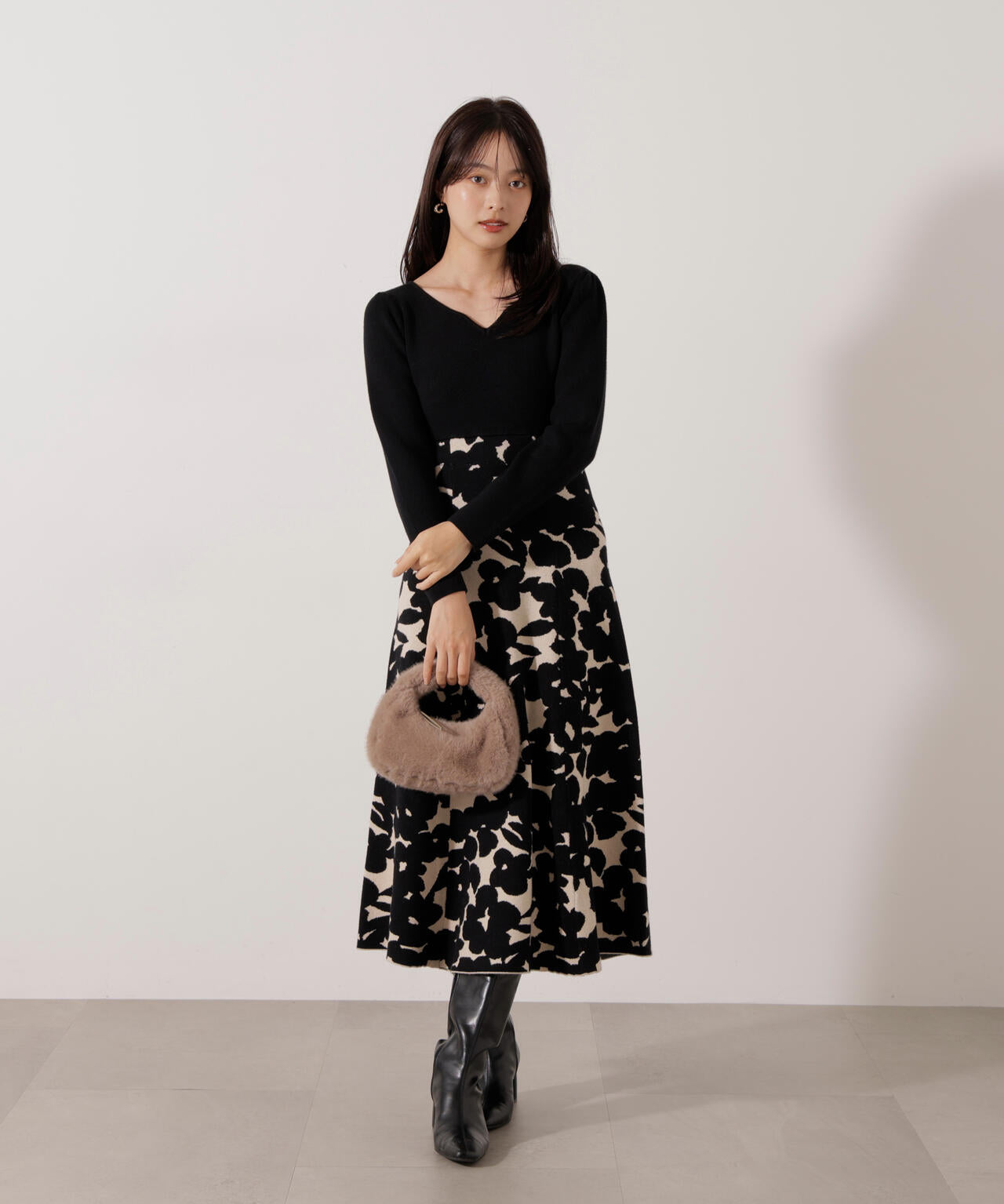 【加藤栞さん着用】ジャガードフラワーニットワンピース