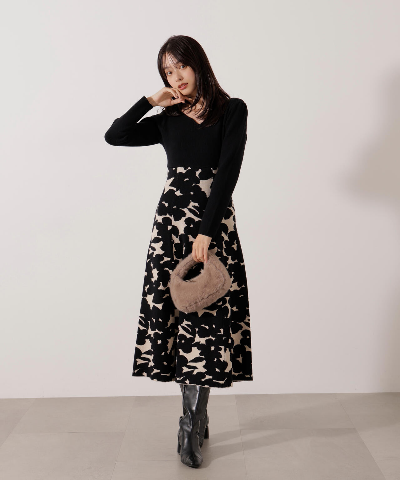 【加藤栞さん着用】ジャガードフラワーニットワンピース