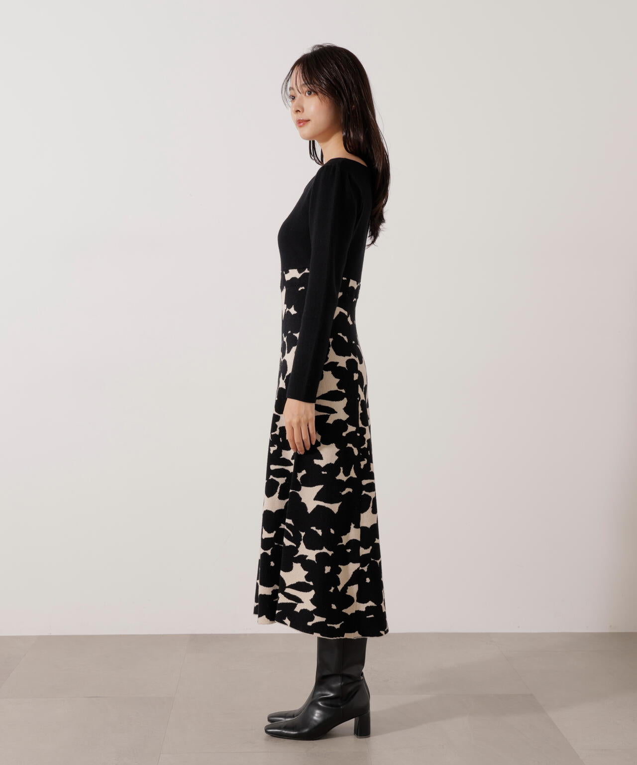 【加藤栞さん着用】ジャガードフラワーニットワンピース