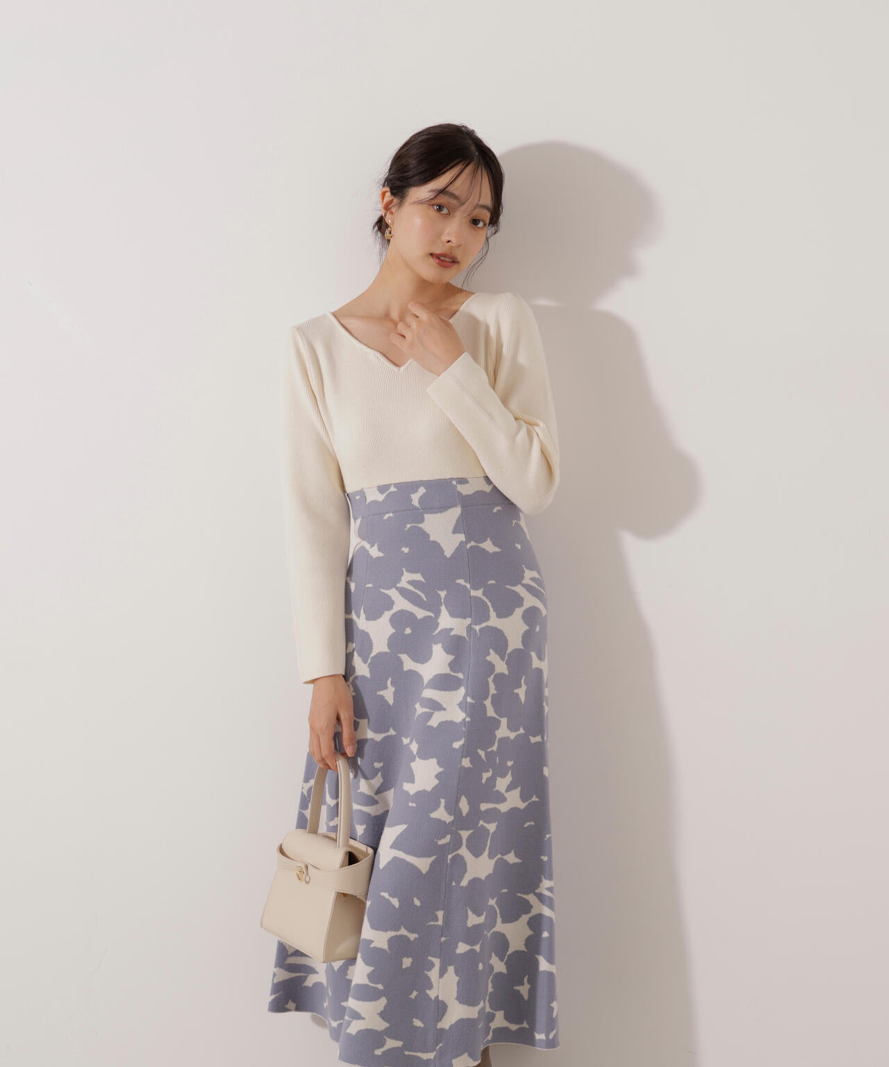 【加藤栞さん着用】ジャガードフラワーニットワンピース