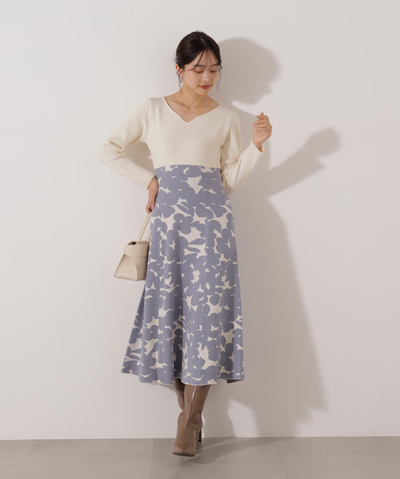 【加藤栞さん着用】ジャガードフラワーニットワンピース