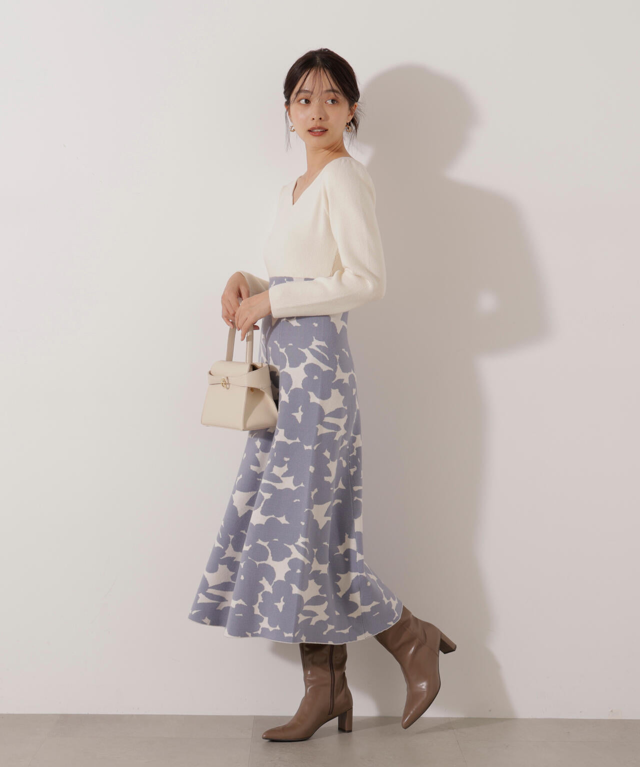 【加藤栞さん着用】ジャガードフラワーニットワンピース