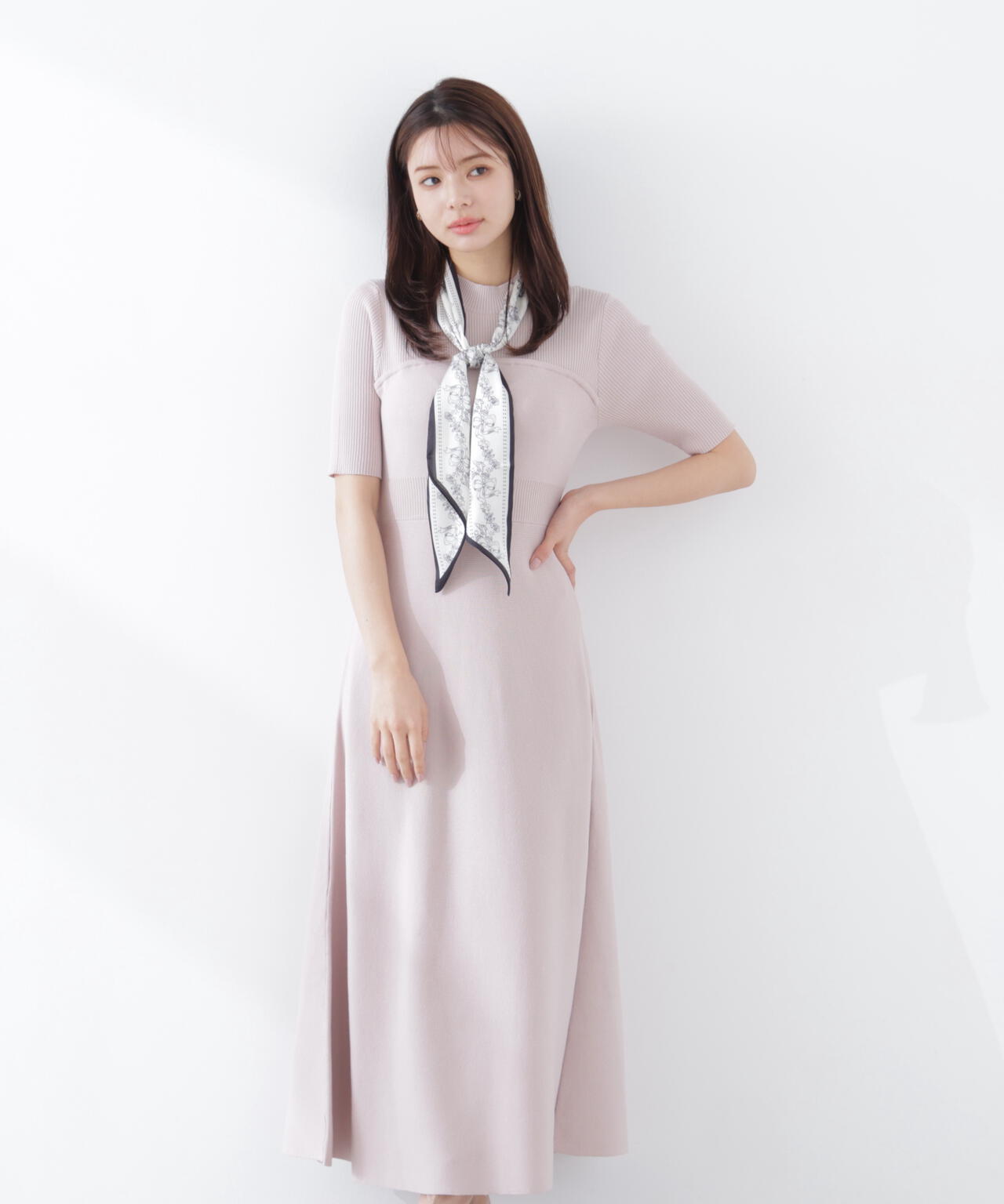 スカーフ付きニットワンピース
