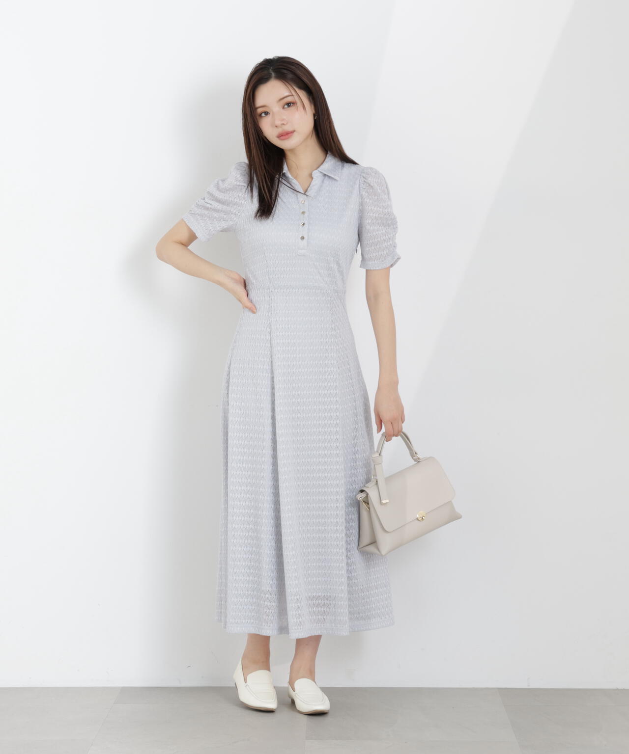 ストレッチレース襟付きワンピース