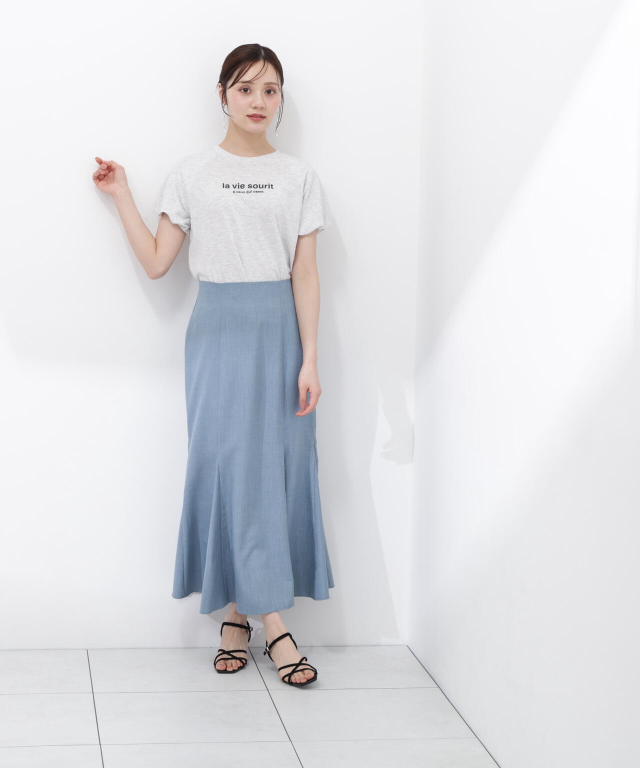<加藤栞さん着用>パフスリーブロゴTシャツ