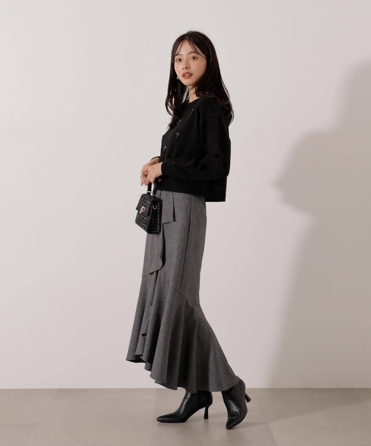 ビジュー付きボックスニット