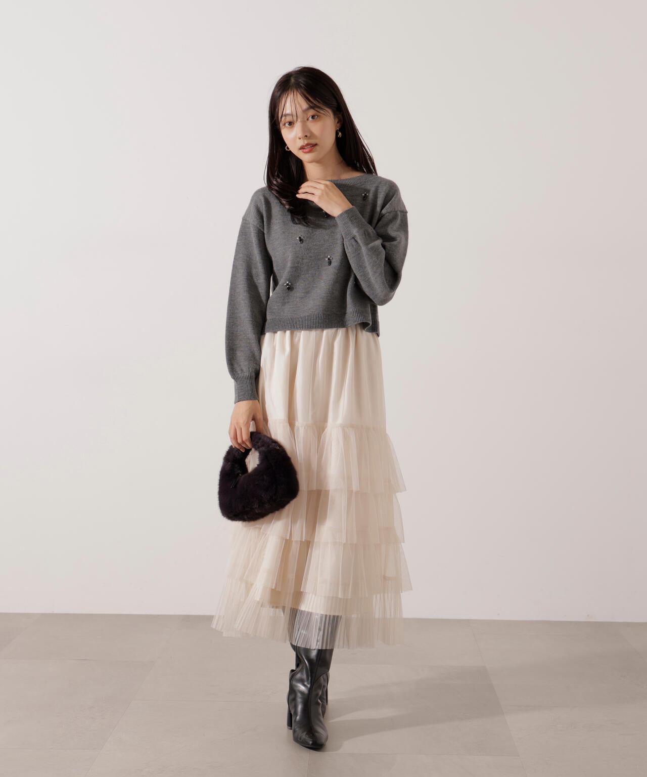 ビジュー付きボックスニット