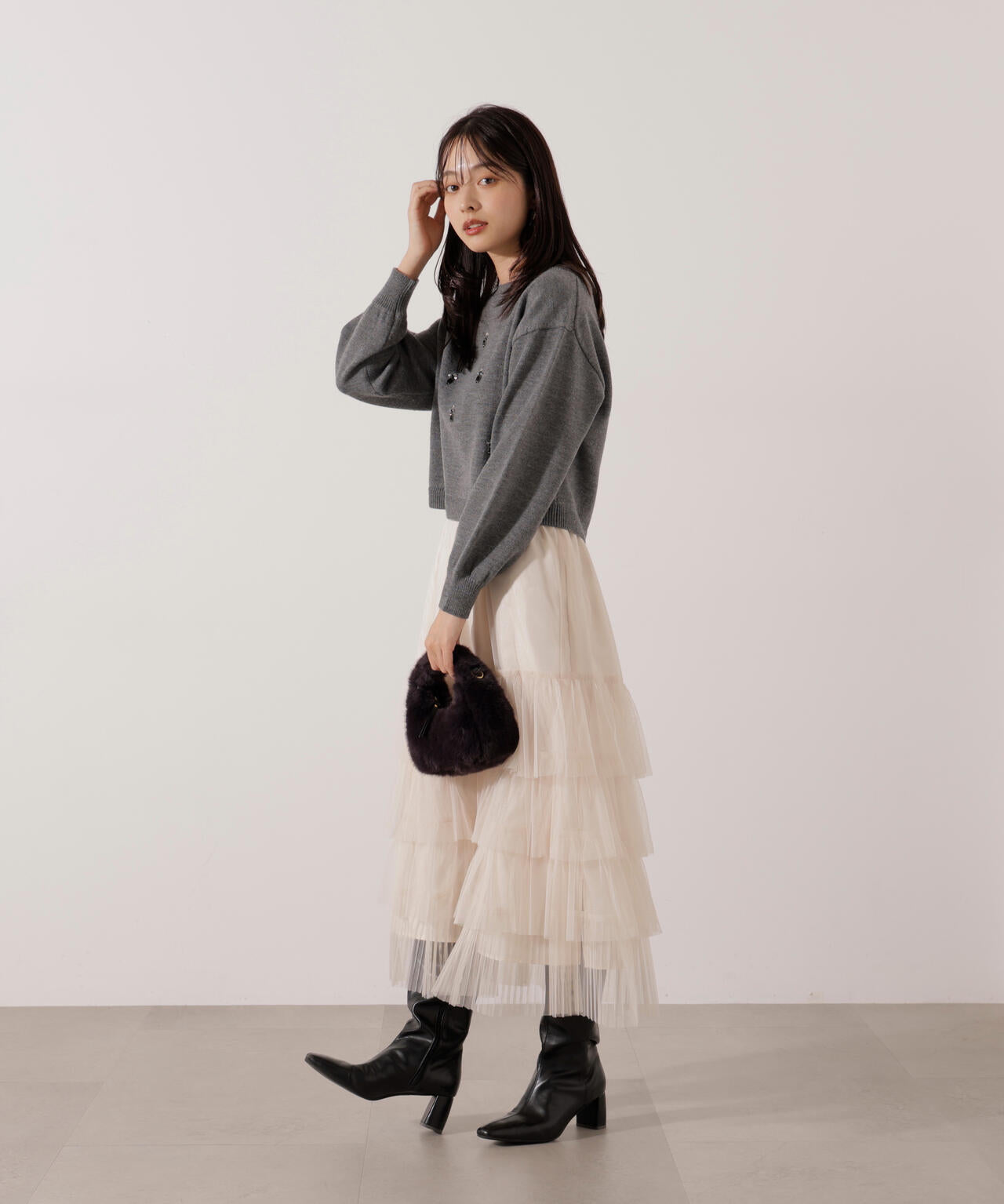 ビジュー付きボックスニット