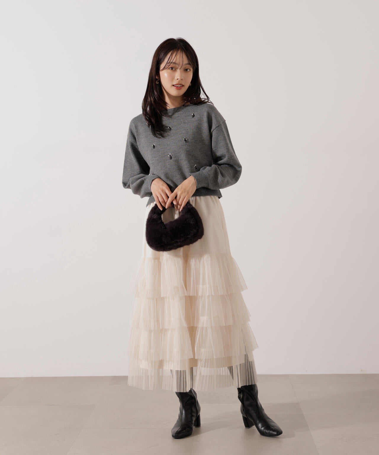 ビジュー付きボックスニット